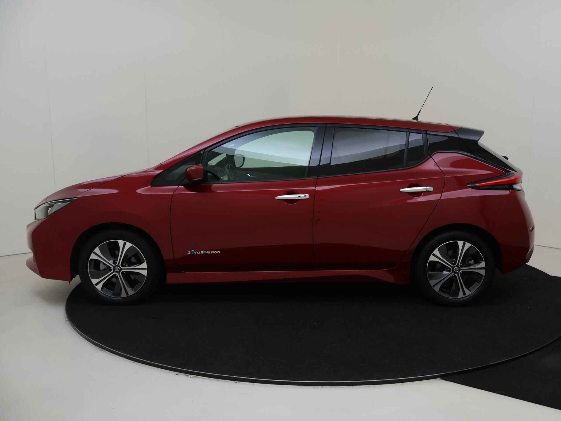 Nissan LEAF Tekna 40 kWh | Camera's rondom | Navigatie | Apple carplay | Bose Audio - 2/28