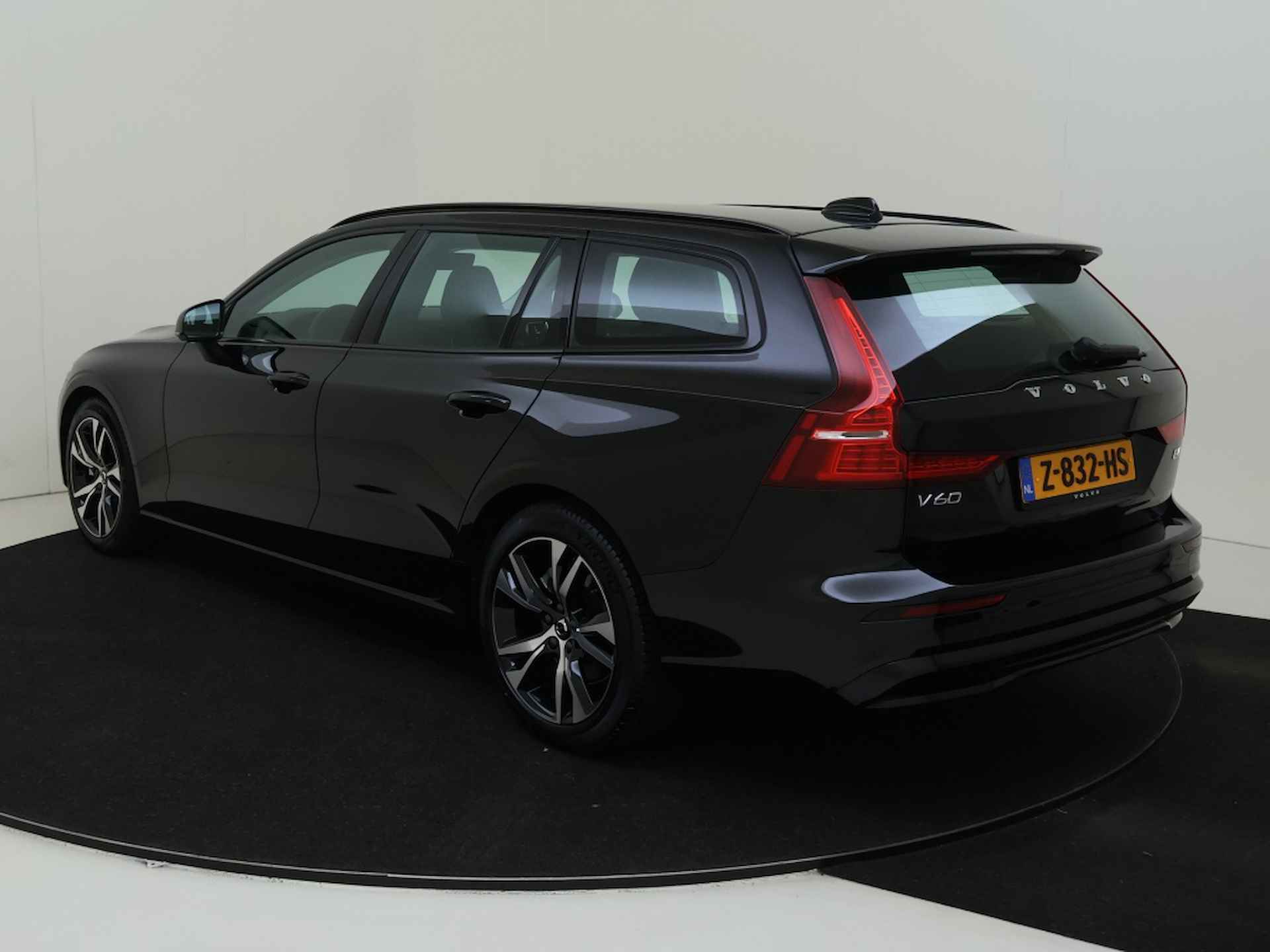 Volvo V60 B4 Plus Dark | Trekhaak | Dodehoekdetectie | - 4/35