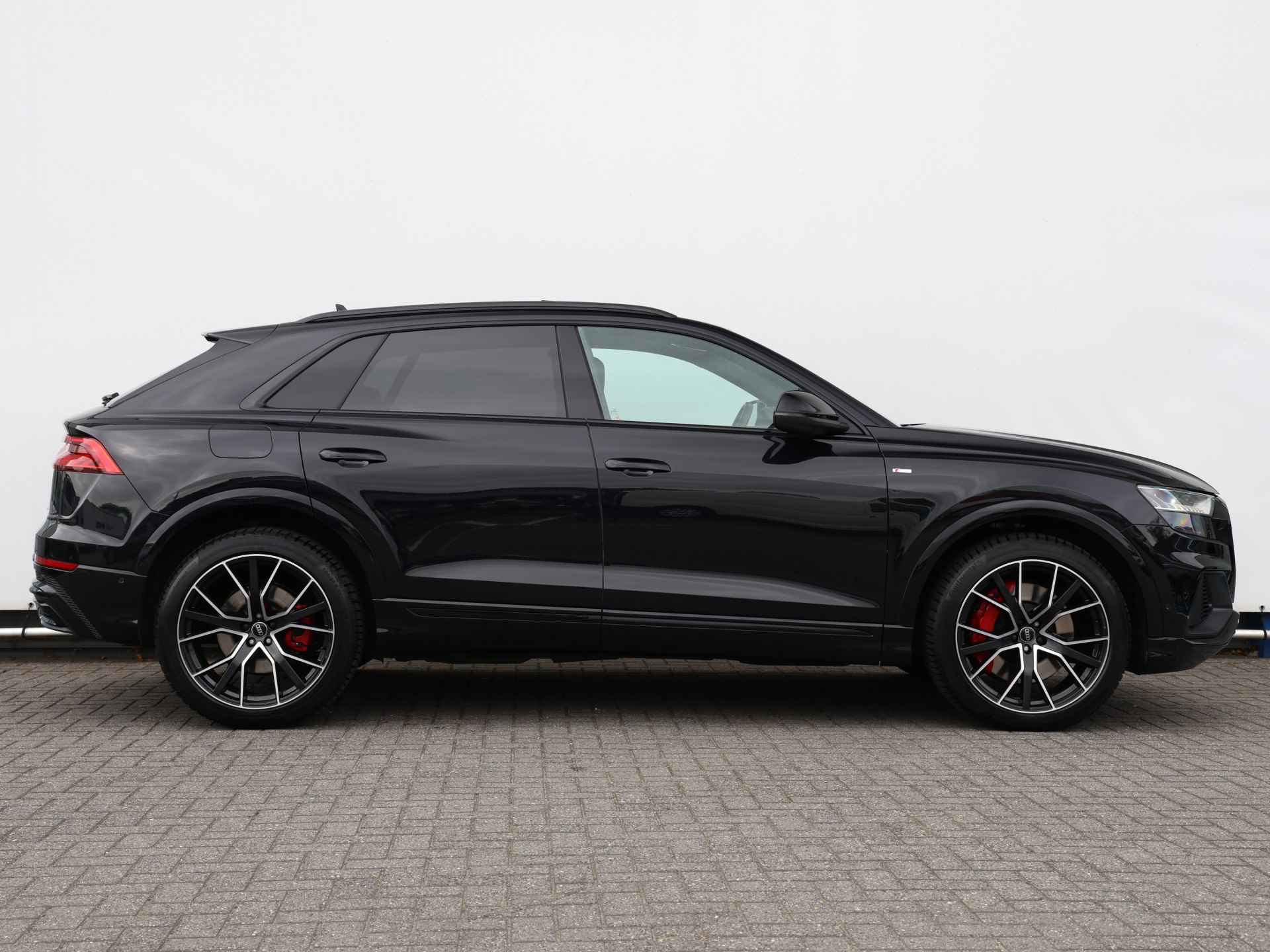 Audi Q8 55 TFSI e quattro Pro Line Plus 381pk | Pano | B&O | Servo | Supersportstoelen | Massage+ventilatie | Nachtzicht | Trekhaak | Head-up | Stuurverwarming | 360° camera | Adaptive Cruise | Dodehoek detectie - 2/60