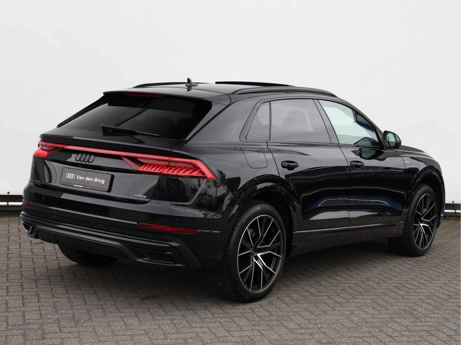 Audi Q8 55 TFSI e quattro Pro Line Plus 381pk | Pano | B&O | Servo | Supersportstoelen | Massage+ventilatie | Nachtzicht | Trekhaak | Head-up | Stuurverwarming | 360° camera | Adaptive Cruise | Dodehoek detectie - 5/60