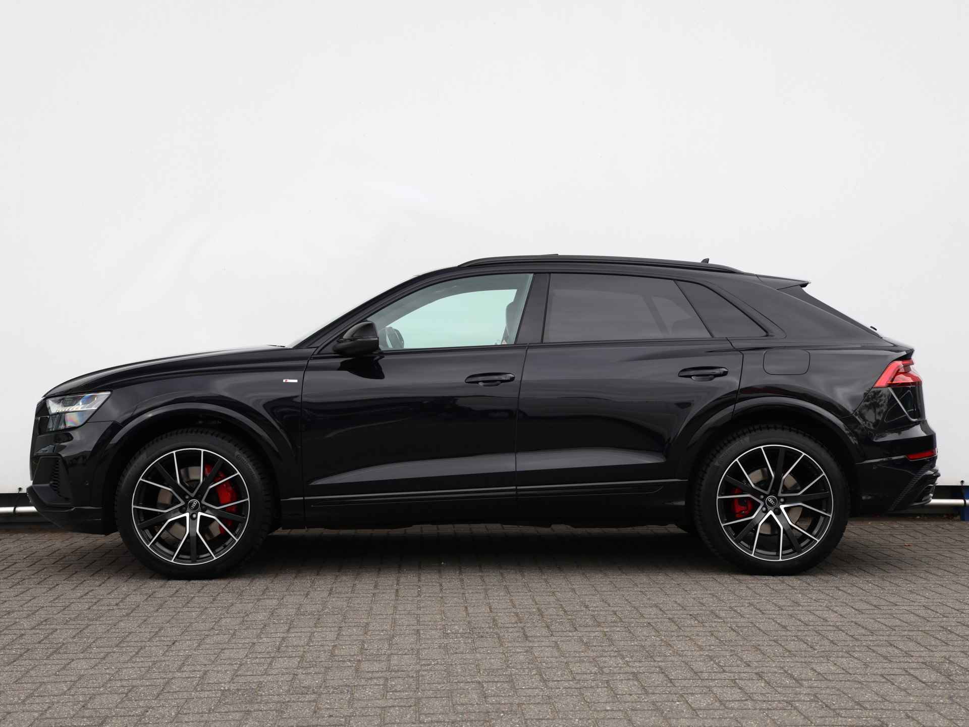 Audi Q8 55 TFSI e quattro Pro Line Plus 381pk | Pano | B&O | Servo | Supersportstoelen | Massage+ventilatie | Nachtzicht | Trekhaak | Head-up | Stuurverwarming | 360° camera | Adaptive Cruise | Dodehoek detectie - 13/60