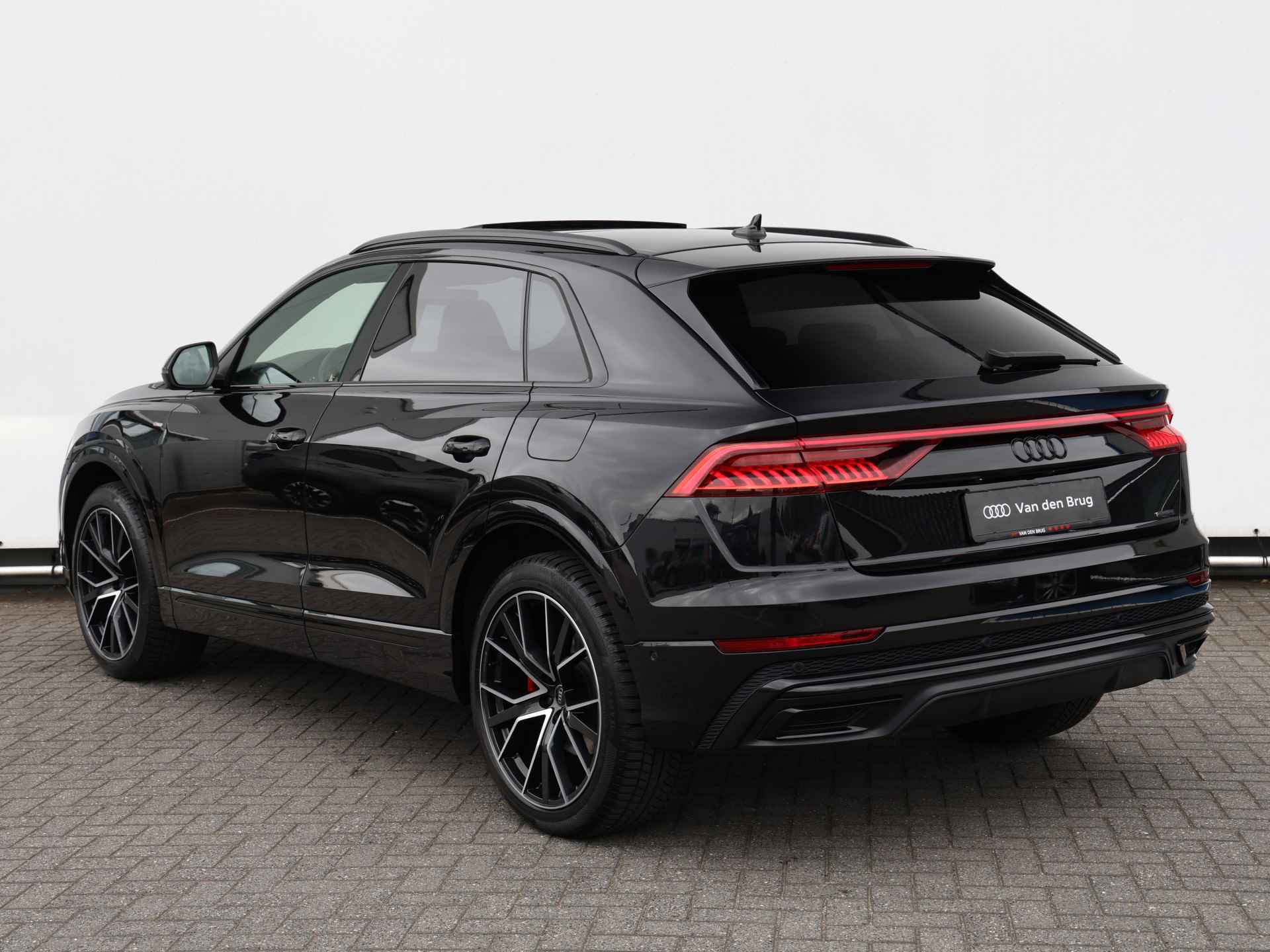 Audi Q8 55 TFSI e quattro Pro Line Plus 381pk | Pano | B&O | Servo | Supersportstoelen | Massage+ventilatie | Nachtzicht | Trekhaak | Head-up | Stuurverwarming | 360° camera | Adaptive Cruise | Dodehoek detectie - 14/60