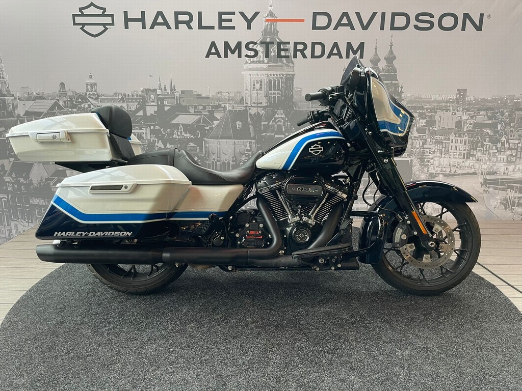 Harley-Davidson FLHXS STREET GLIDE SPECIAL