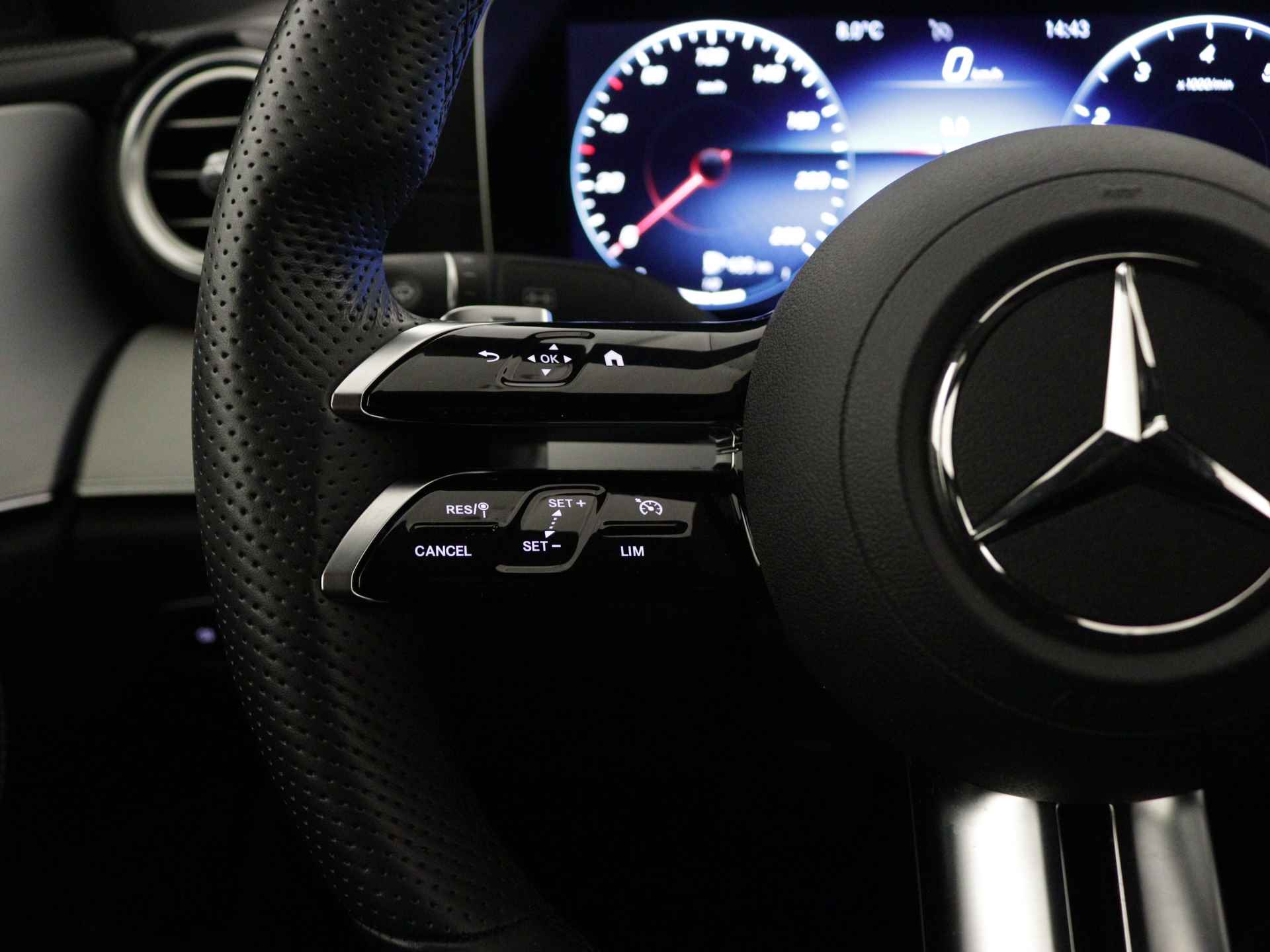 Mercedes-Benz E-Klasse 200 Business Solution AMG | 360-Camera | AMG-Line | AMG- Styling | Dodehoekassistent |  Nightpakket | Sfeerverlichitng | Navigatie | Inclusief 24 maanden Mercedes-Benz Certified garantie voor Europa. - 22/43