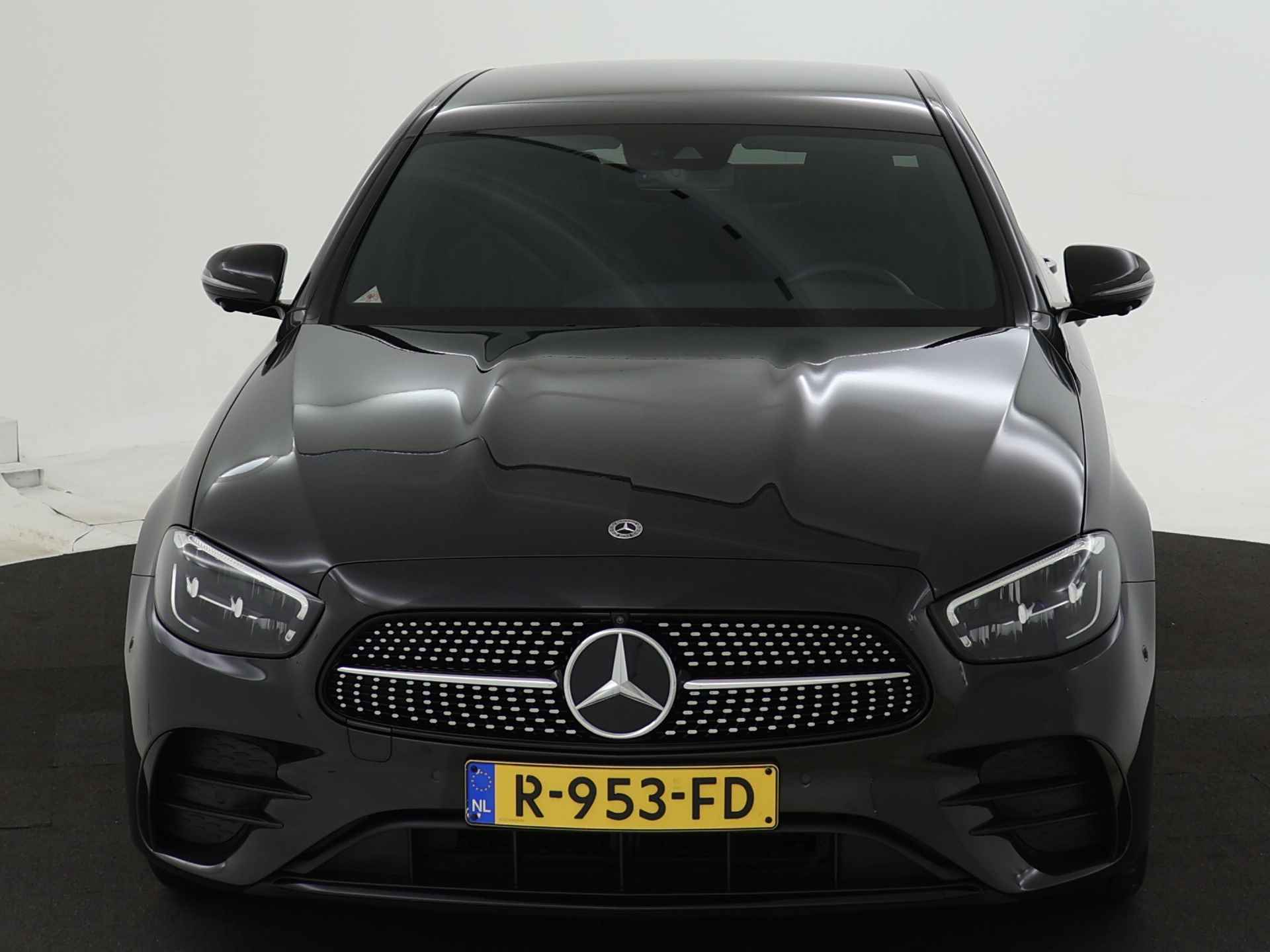 Mercedes-Benz E-Klasse 200 Business Solution AMG | 360-Camera | AMG-Line | AMG- Styling | Dodehoekassistent |  Nightpakket | Sfeerverlichitng | Navigatie | Inclusief 24 maanden Mercedes-Benz Certified garantie voor Europa. - 27/43