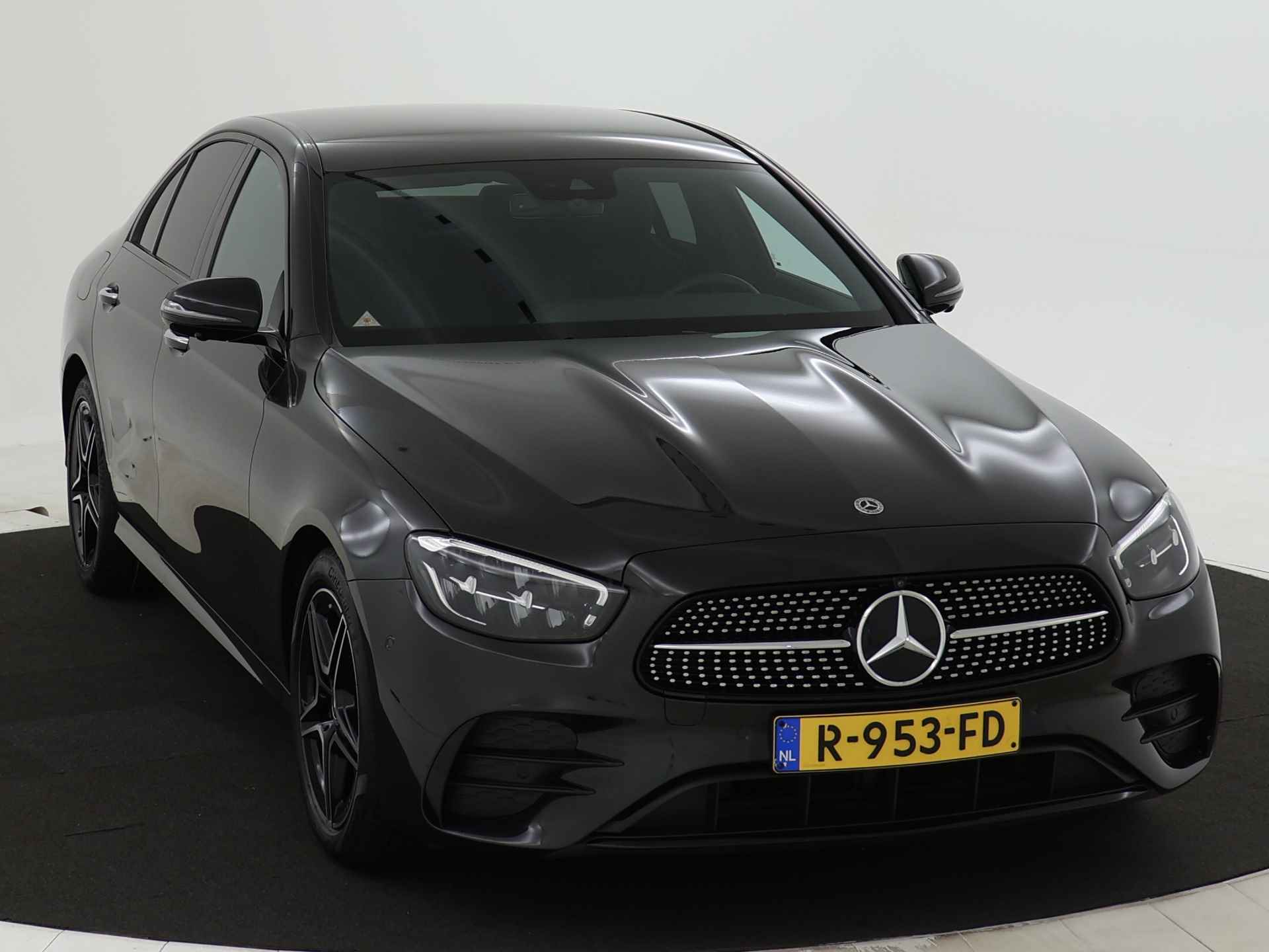 Mercedes-Benz E-Klasse 200 Business Solution AMG | 360-Camera | AMG-Line | AMG- Styling | Dodehoekassistent |  Nightpakket | Sfeerverlichitng | Navigatie | Inclusief 24 maanden Mercedes-Benz Certified garantie voor Europa. - 28/43