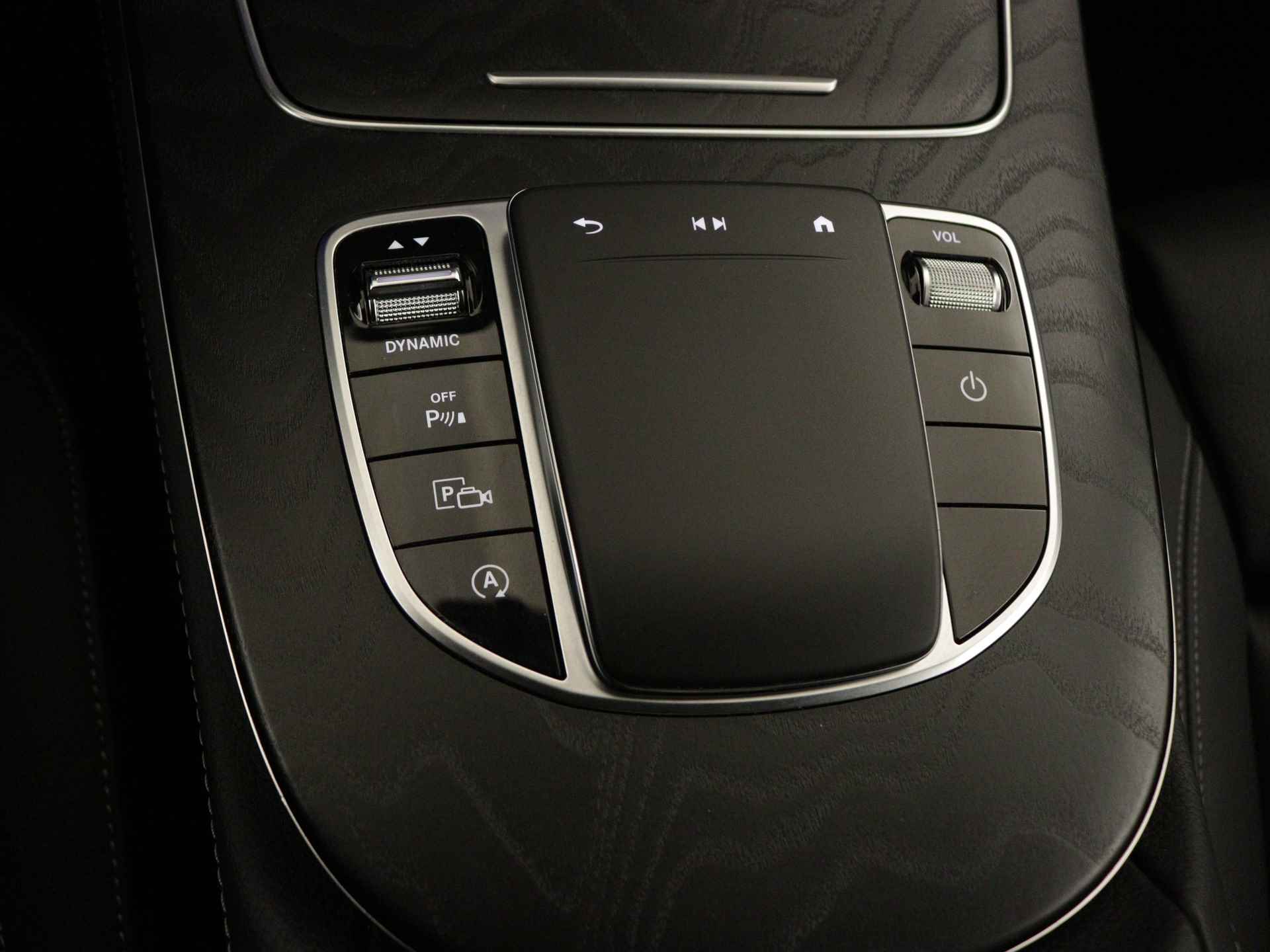 Mercedes-Benz E-Klasse 200 Business Solution AMG | 360-Camera | AMG-Line | AMG- Styling | Dodehoekassistent |  Nightpakket | Sfeerverlichitng | Navigatie | Inclusief 24 maanden Mercedes-Benz Certified garantie voor Europa. - 35/43