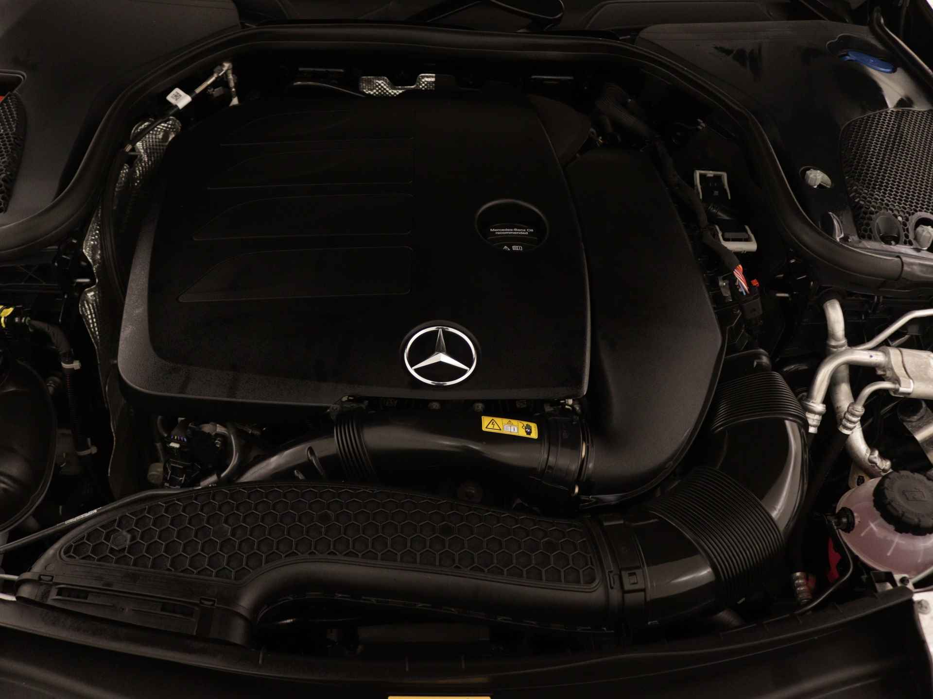 Mercedes-Benz E-Klasse 200 Business Solution AMG | 360-Camera | AMG-Line | AMG- Styling | Dodehoekassistent |  Nightpakket | Sfeerverlichitng | Navigatie | Inclusief 24 maanden Mercedes-Benz Certified garantie voor Europa. - 40/43
