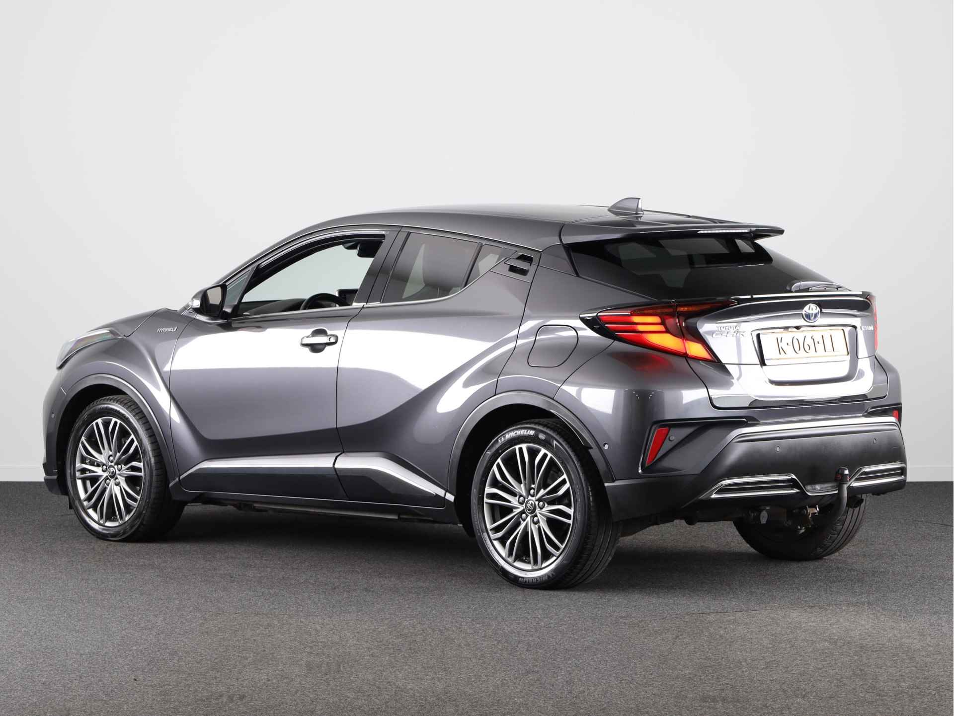 Toyota C-HR 2.0 Hybrid Executive | JBL | Navigatie | Camera | Climate Control | Parkeer Ass. | Cruise Control Adaptief | Stoelverwarming | - 3/43