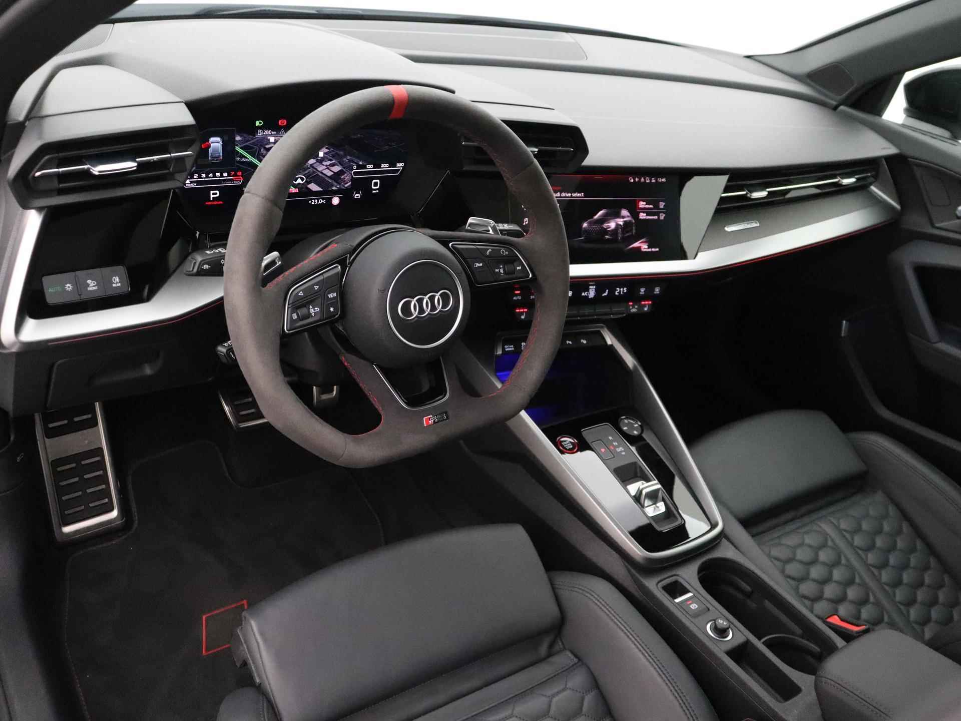 Audi RS3 Sportback 2.5 TFSI 400 PK quattro | Pano.dak | B&O | RS-Sportuitlaat | Keyless entry | Elektr. stoelen/achterklep | Adapt. cruise | Matrix LED | Alcantara stuur  | Verlengde fabrieksgarantie* - 3/41