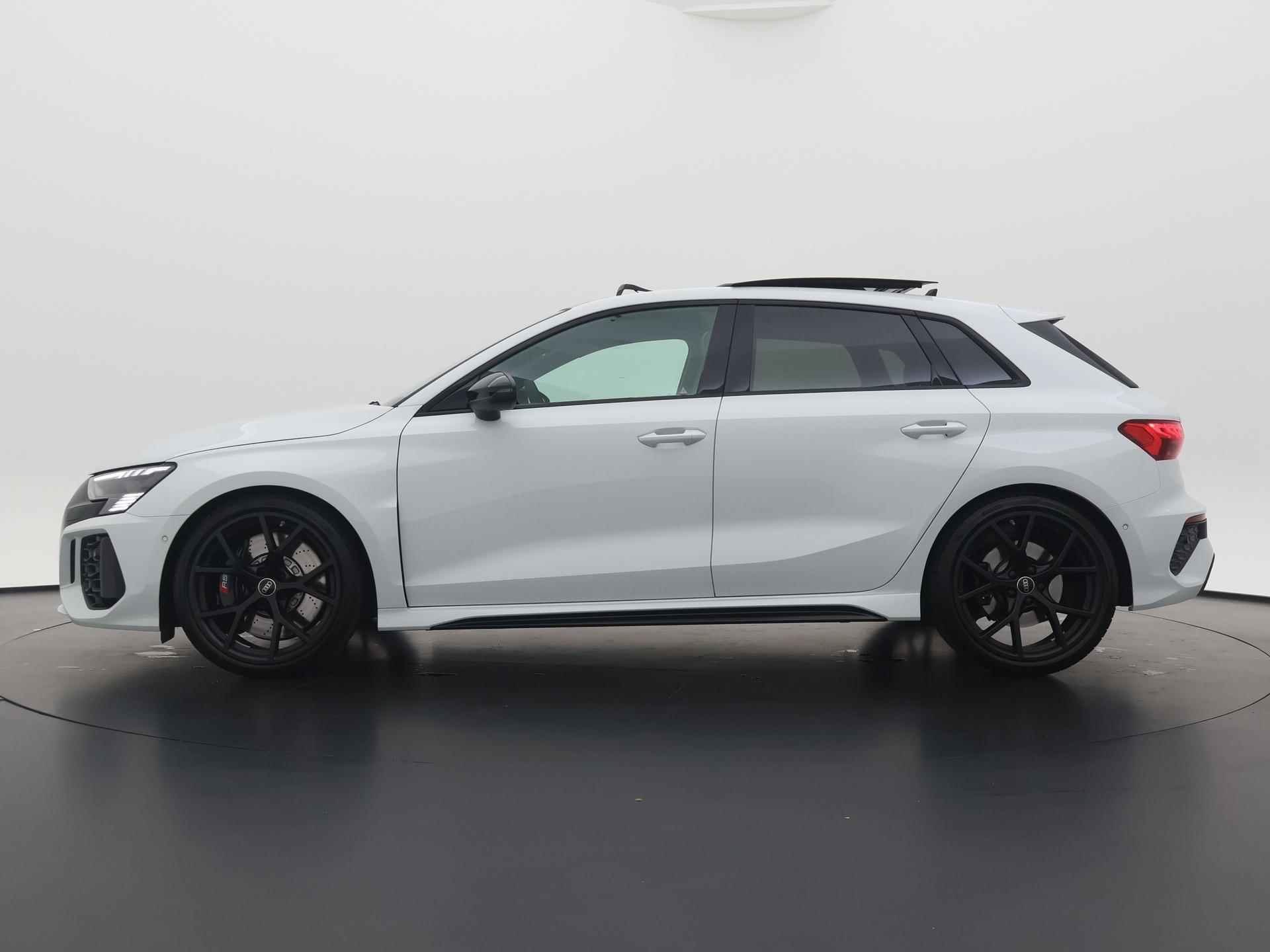 Audi RS3 Sportback 2.5 TFSI 400 PK quattro | Pano.dak | B&O | RS-Sportuitlaat | Keyless entry | Elektr. stoelen/achterklep | Adapt. cruise | Matrix LED | Alcantara stuur  | Verlengde fabrieksgarantie* - 7/41