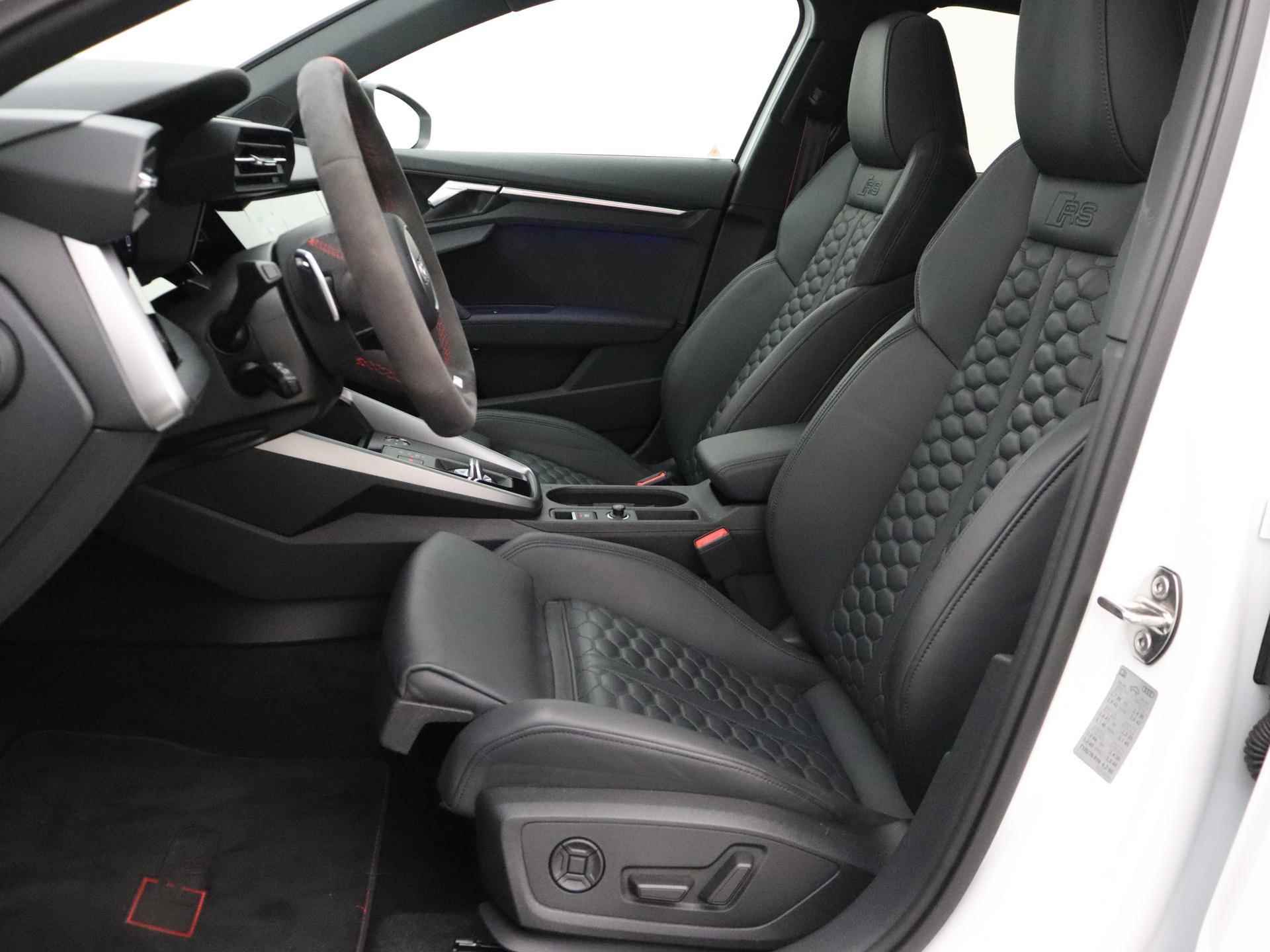 Audi RS3 Sportback 2.5 TFSI 400 PK quattro | Pano.dak | B&O | RS-Sportuitlaat | Keyless entry | Elektr. stoelen/achterklep | Adapt. cruise | Matrix LED | Alcantara stuur  | Verlengde fabrieksgarantie* - 11/41