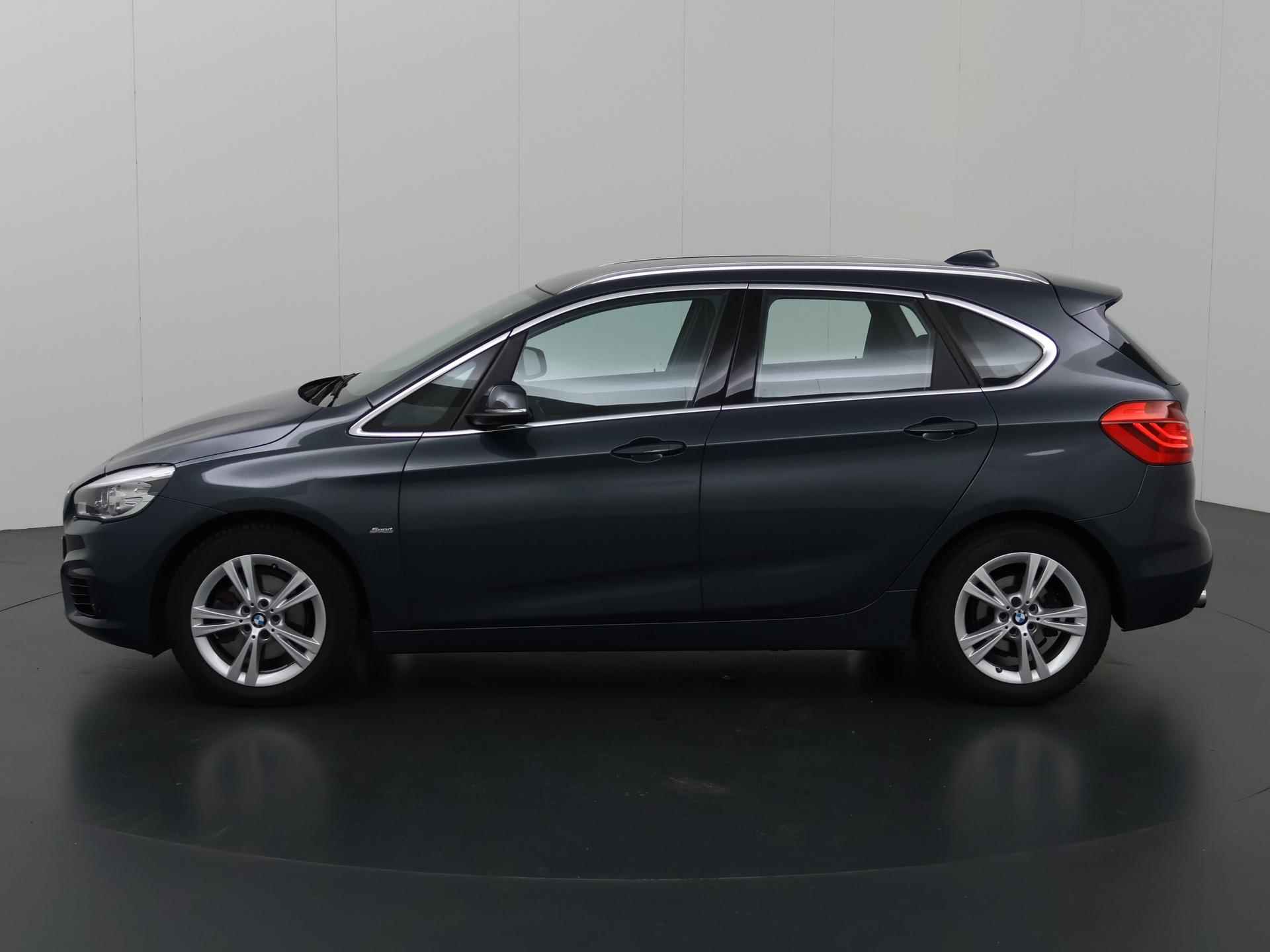 BMW 2-serie Active Tourer 218i Centennial Executive | Navigatie | Keyless Go | Climate control | Parkeersensoren | Trekhaak | HUD | Sportstoelen | - 6/38