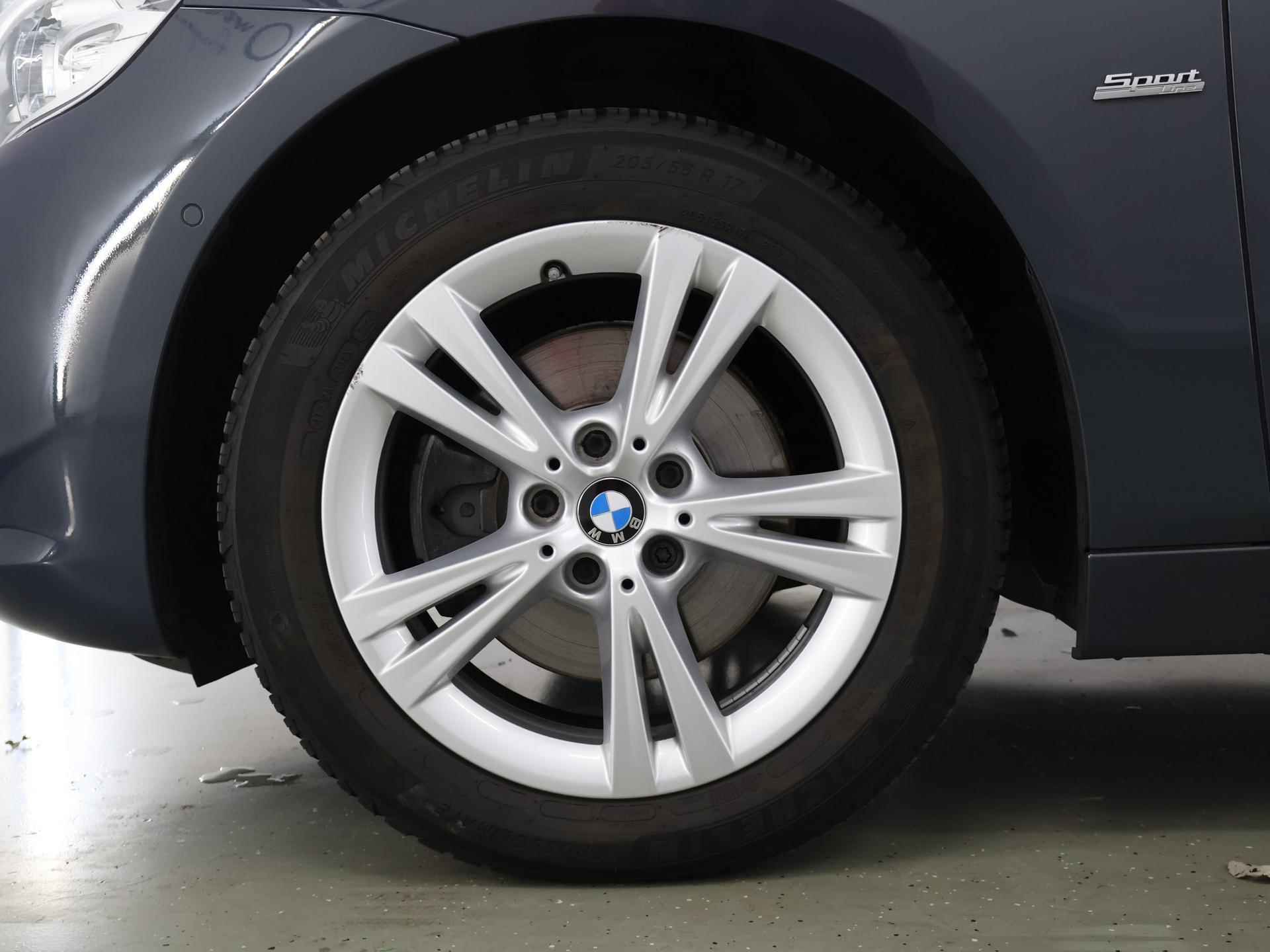 BMW 2-serie Active Tourer 218i Centennial Executive | Navigatie | Keyless Go | Climate control | Parkeersensoren | Trekhaak | HUD | Sportstoelen | - 37/38