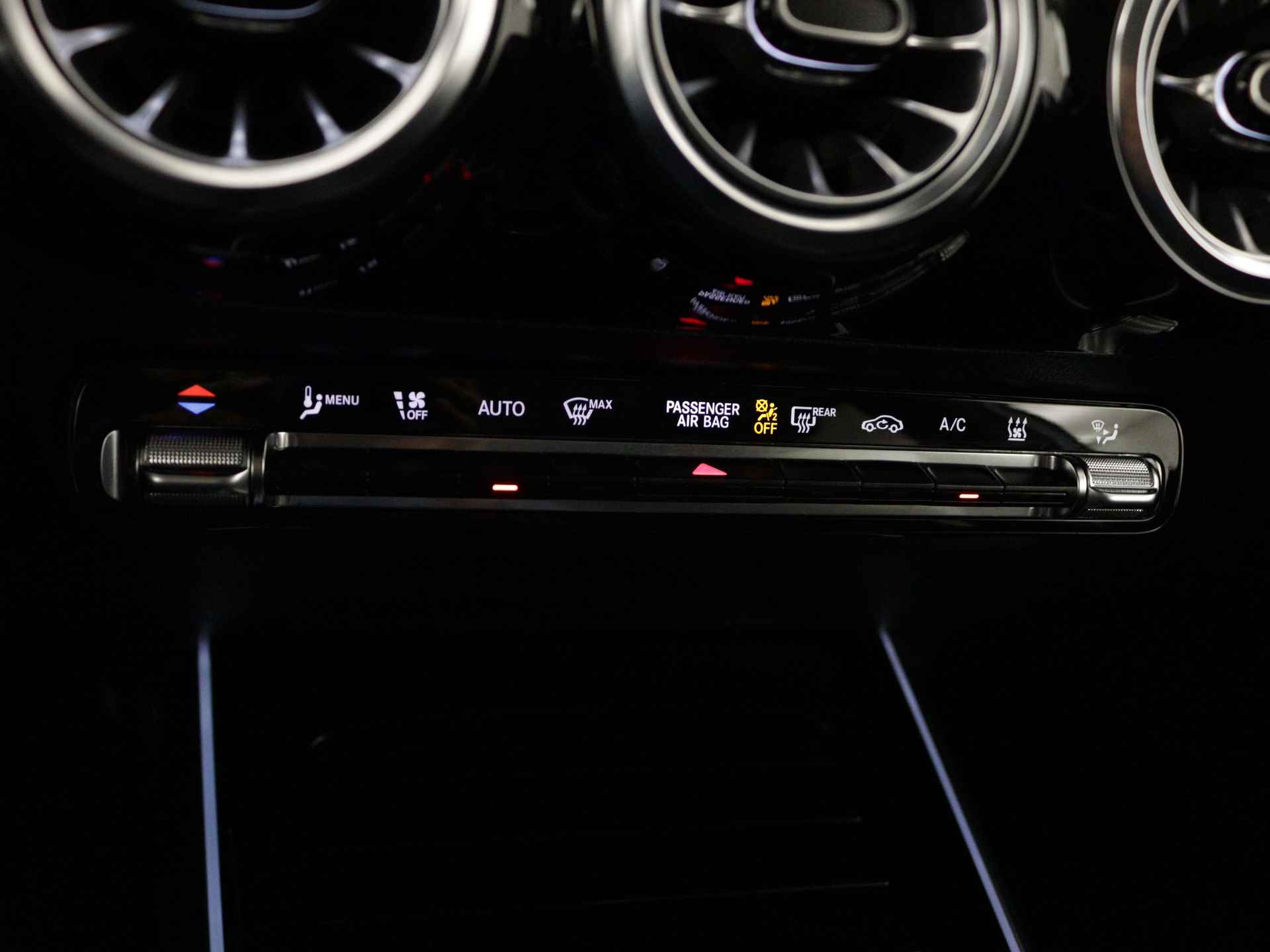 Mercedes-Benz B-Klasse 250 e AMG Line Limited Multispaaks lichtmetalen velgen | MBUX wide screen | Navigatie | Parking support | Inclusief 24 maanden Mercedes-Benz Certified garantie voor Europa. | - 12/45