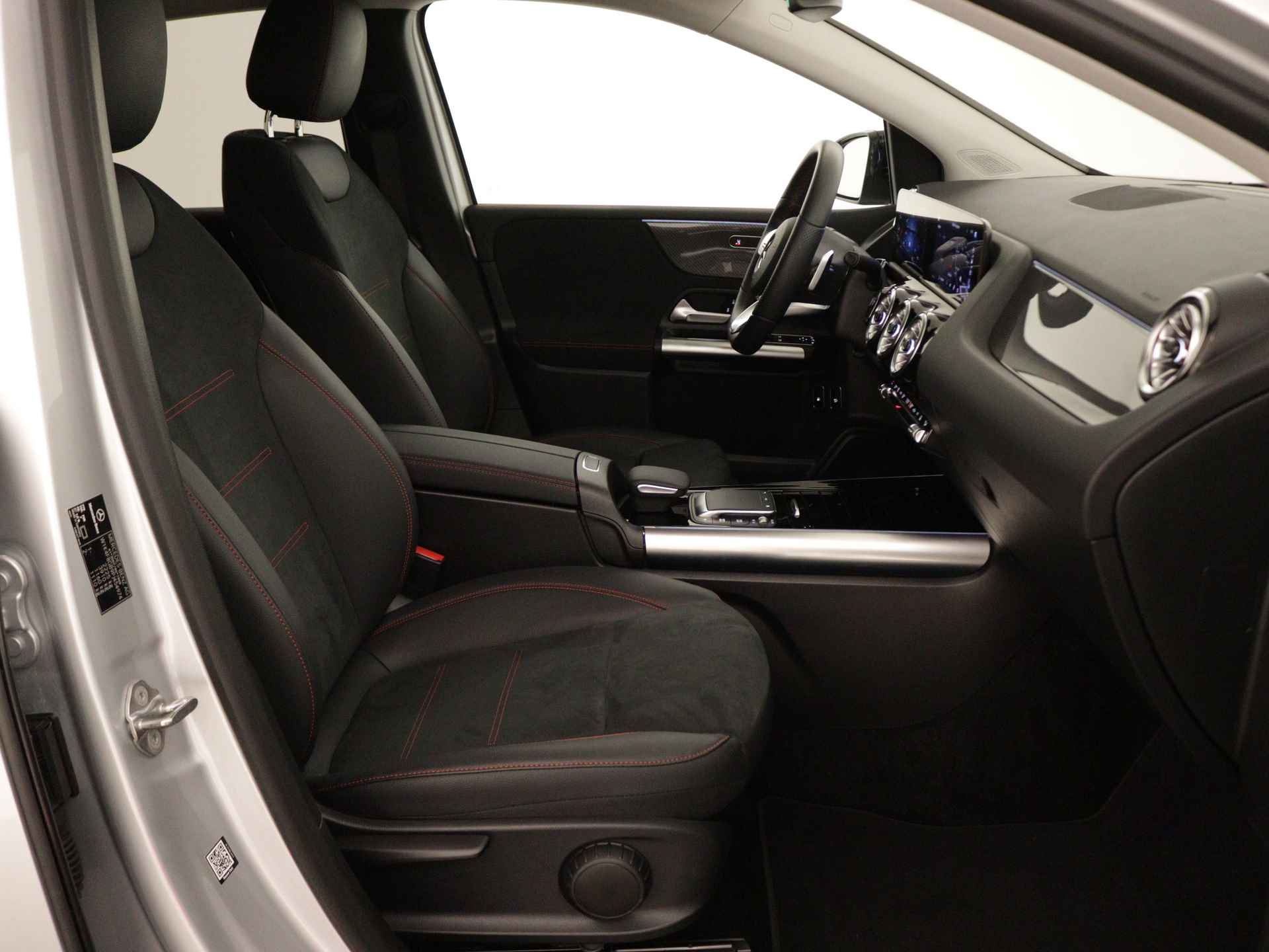 Mercedes-Benz B-Klasse 250 e AMG Line Limited Multispaaks lichtmetalen velgen | MBUX wide screen | Navigatie | Parking support | Inclusief 24 maanden Mercedes-Benz Certified garantie voor Europa. | - 30/45