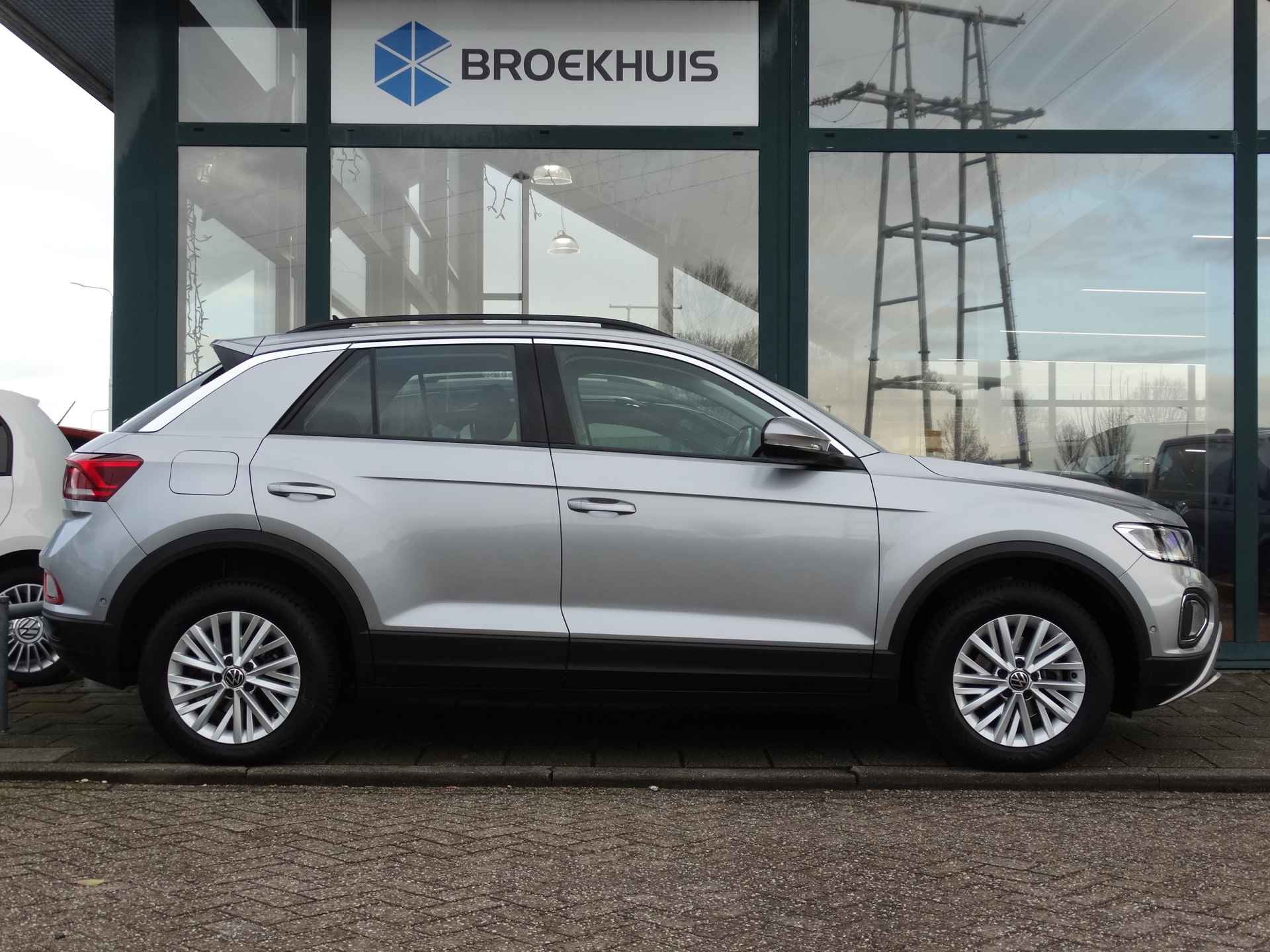 Volkswagen T-Roc 1.0 TSI 110PK Life | Apple Carplay/Android Auto | Cruise Control | Airco | Parkeersensoren | - 8/24