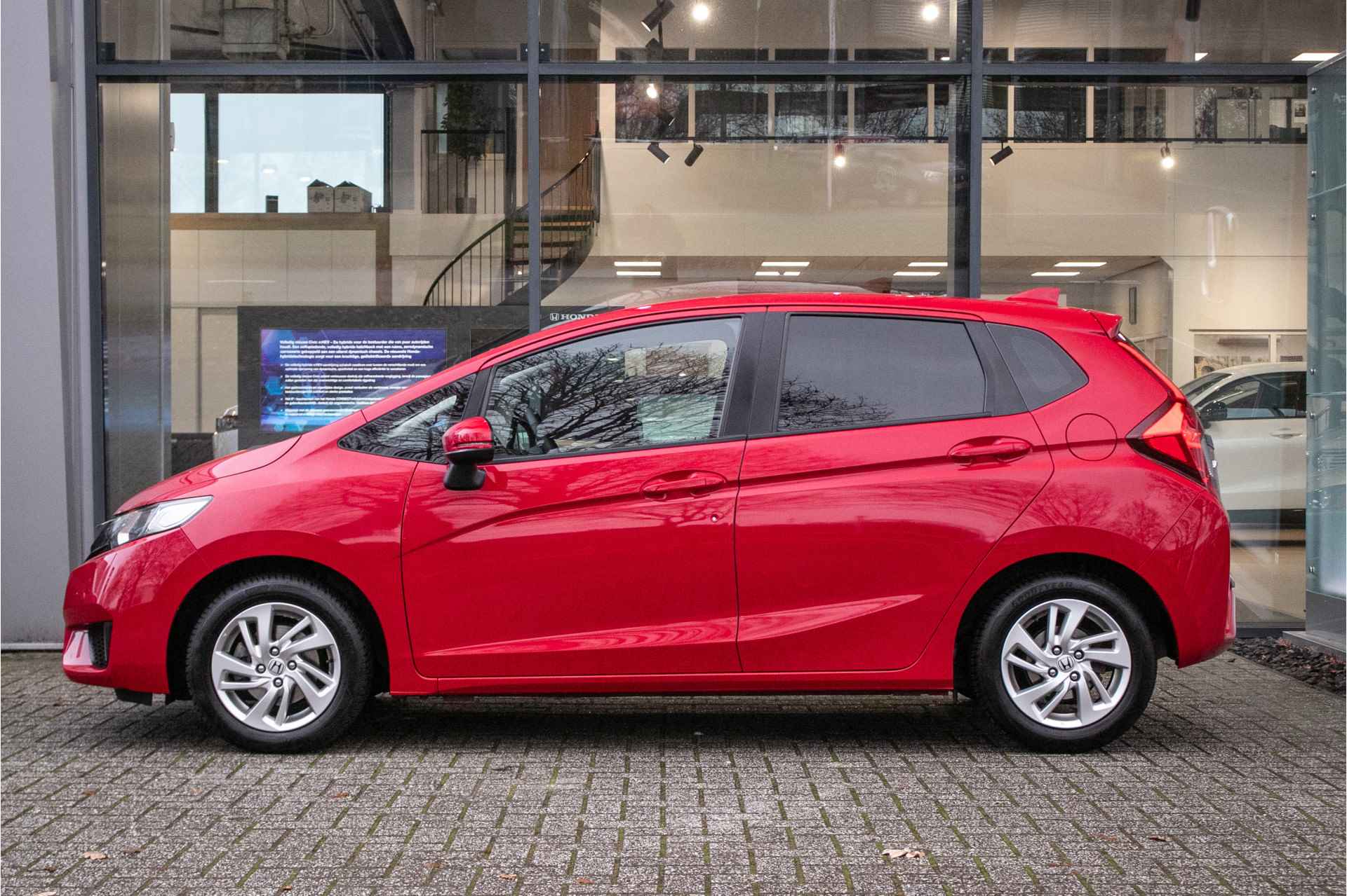 Honda Jazz 1.3 i-VTEC Comfort -All in rijklaarprijs | Navi | Stoelverw. | All Season banden | Dealer ond. - 2/37