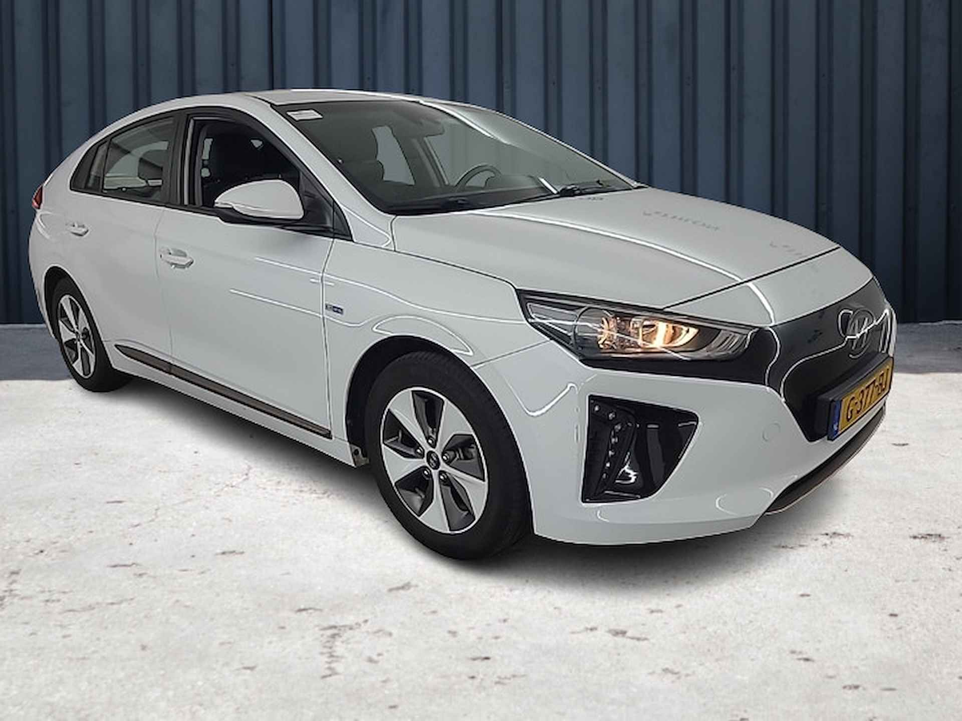 Hyundai IONIQ Comfort EV (120 PK) 1e-Eigen, Hyundai-Dealer-Onderh, 12-Mnd-Bovag, Nl-Auto, Keyless-Entry, Adaptieve-Cruisecontrol, Navigatie/Apple-Carplay/Android-Auto, Achteruitrijcamera, Parkeer-Sensoren, L.M.Velgen - 3/22