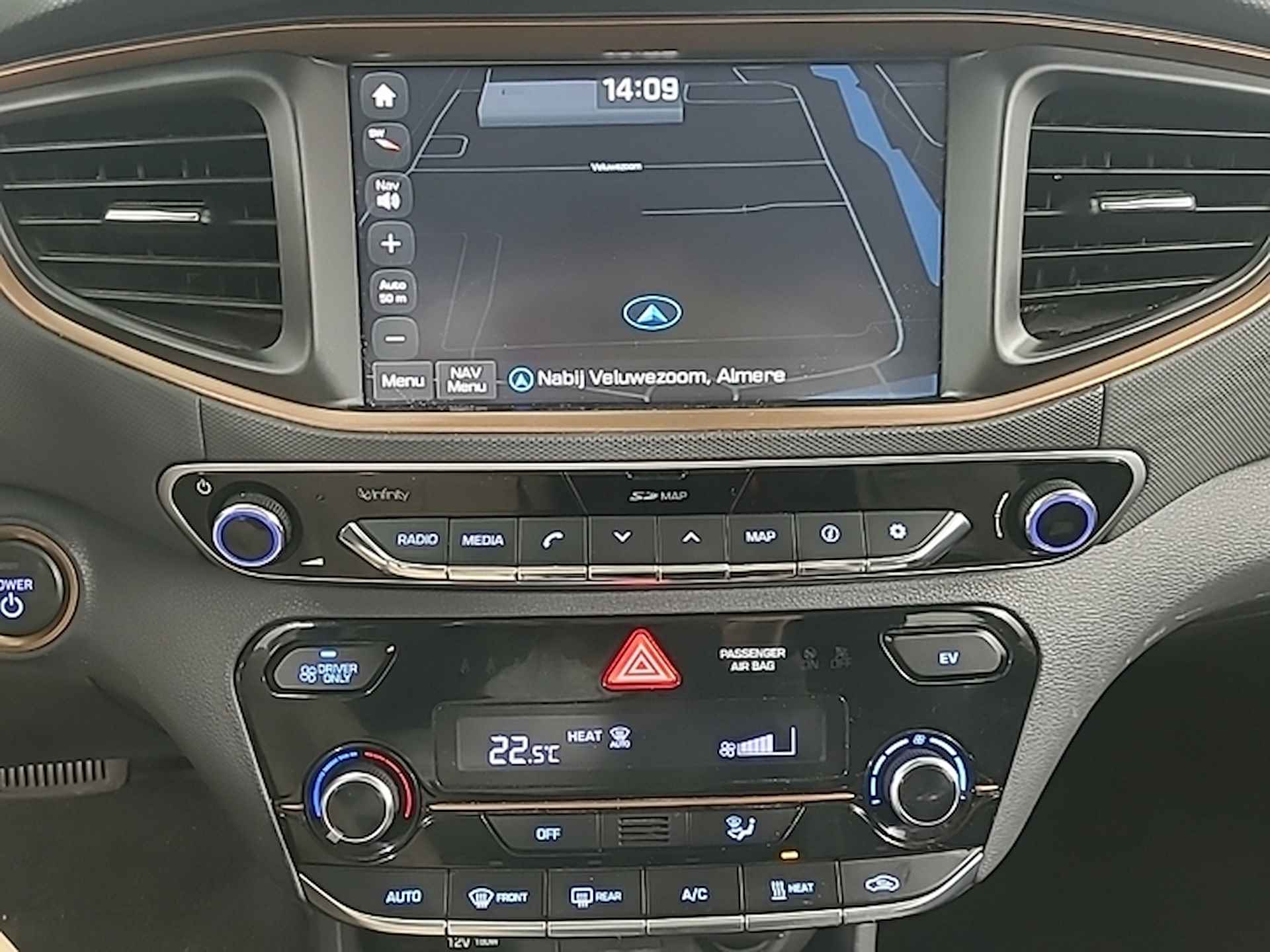 Hyundai IONIQ Comfort EV (120 PK) 1e-Eigen, Hyundai-Dealer-Onderh, 12-Mnd-Bovag, Nl-Auto, Keyless-Entry, Adaptieve-Cruisecontrol, Navigatie/Apple-Carplay/Android-Auto, Achteruitrijcamera, Parkeer-Sensoren, L.M.Velgen - 13/22