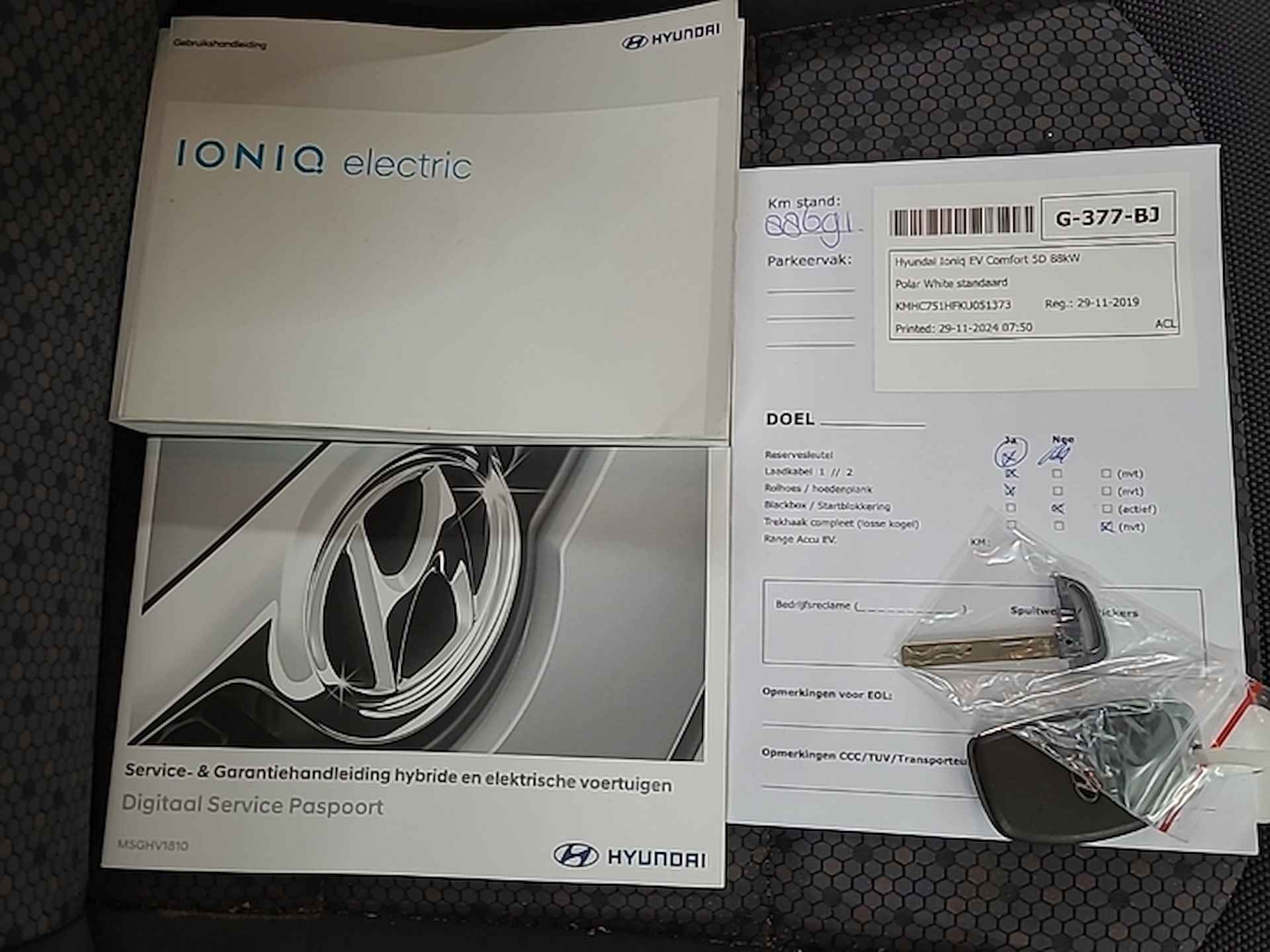 Hyundai IONIQ Comfort EV (120 PK) 1e-Eigen, Hyundai-Dealer-Onderh, 12-Mnd-Bovag, Nl-Auto, Keyless-Entry, Adaptieve-Cruisecontrol, Navigatie/Apple-Carplay/Android-Auto, Achteruitrijcamera, Parkeer-Sensoren, L.M.Velgen - 15/22