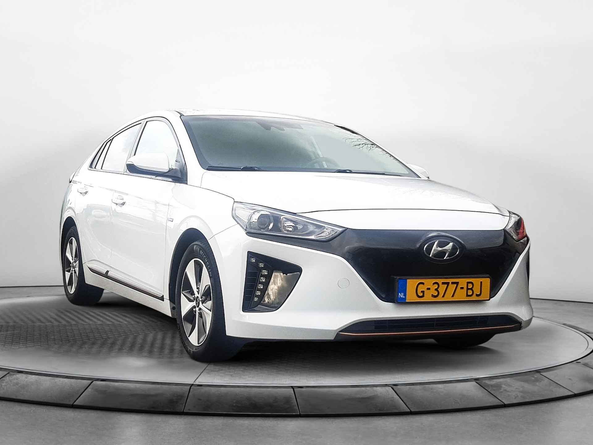 Hyundai IONIQ Comfort EV (120 PK) 1e-Eig, Hyundai-Dealer-Onderh, 12-Mnd-Bovag, Nl-Auto, Keyless-Entry, Adaptieve-Cruisecontrol, Navigatie/Apple-Carplay/Android-Auto, Achteruitrijcamera, Parkeer-Sensoren, L.M.Velgen - 11/39