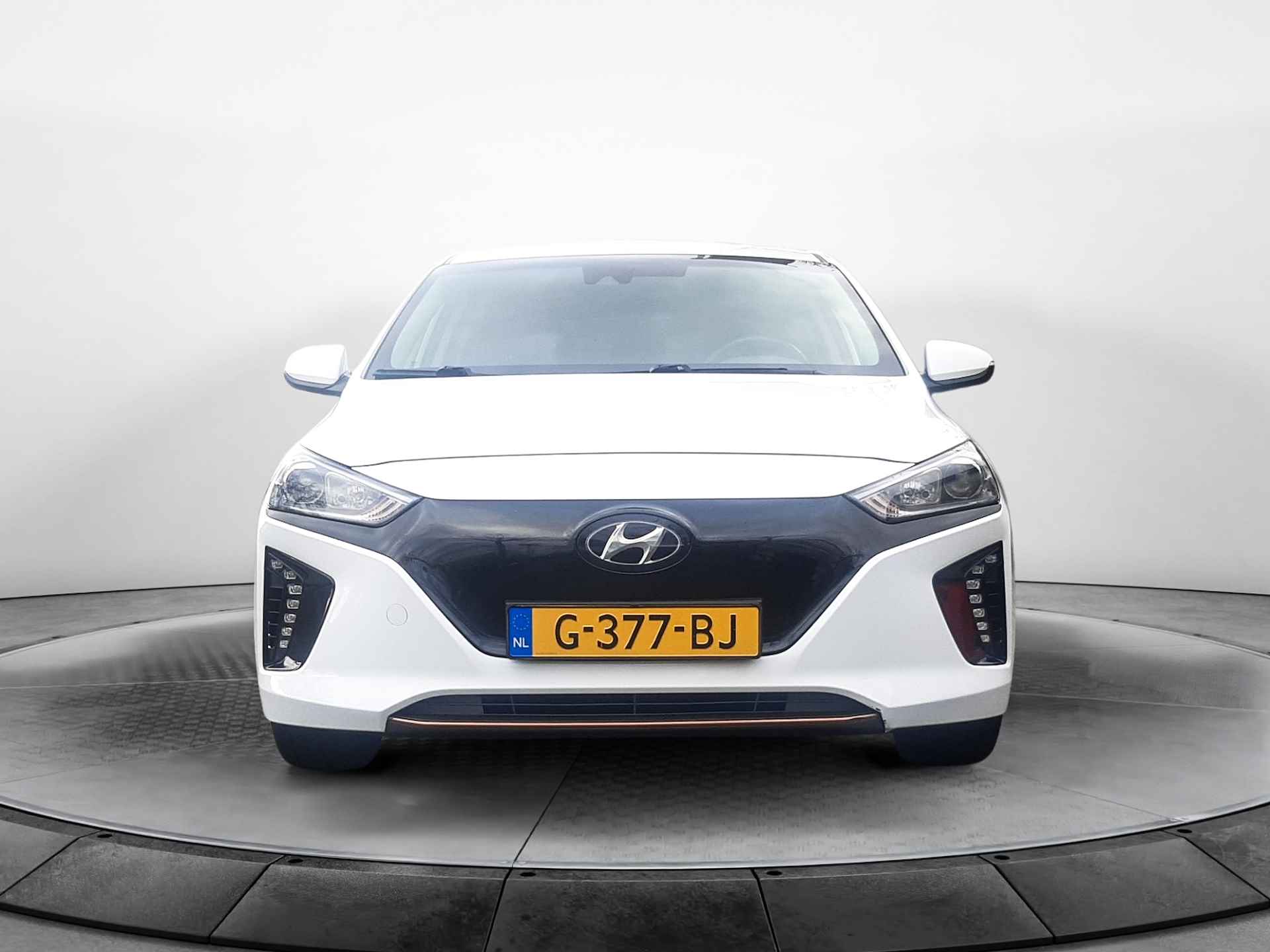 Hyundai IONIQ Comfort EV (120 PK) 1e-Eig, Hyundai-Dealer-Onderh, 12-Mnd-Bovag, Nl-Auto, Keyless-Entry, Adaptieve-Cruisecontrol, Navigatie/Apple-Carplay/Android-Auto, Achteruitrijcamera, Parkeer-Sensoren, L.M.Velgen - 12/39