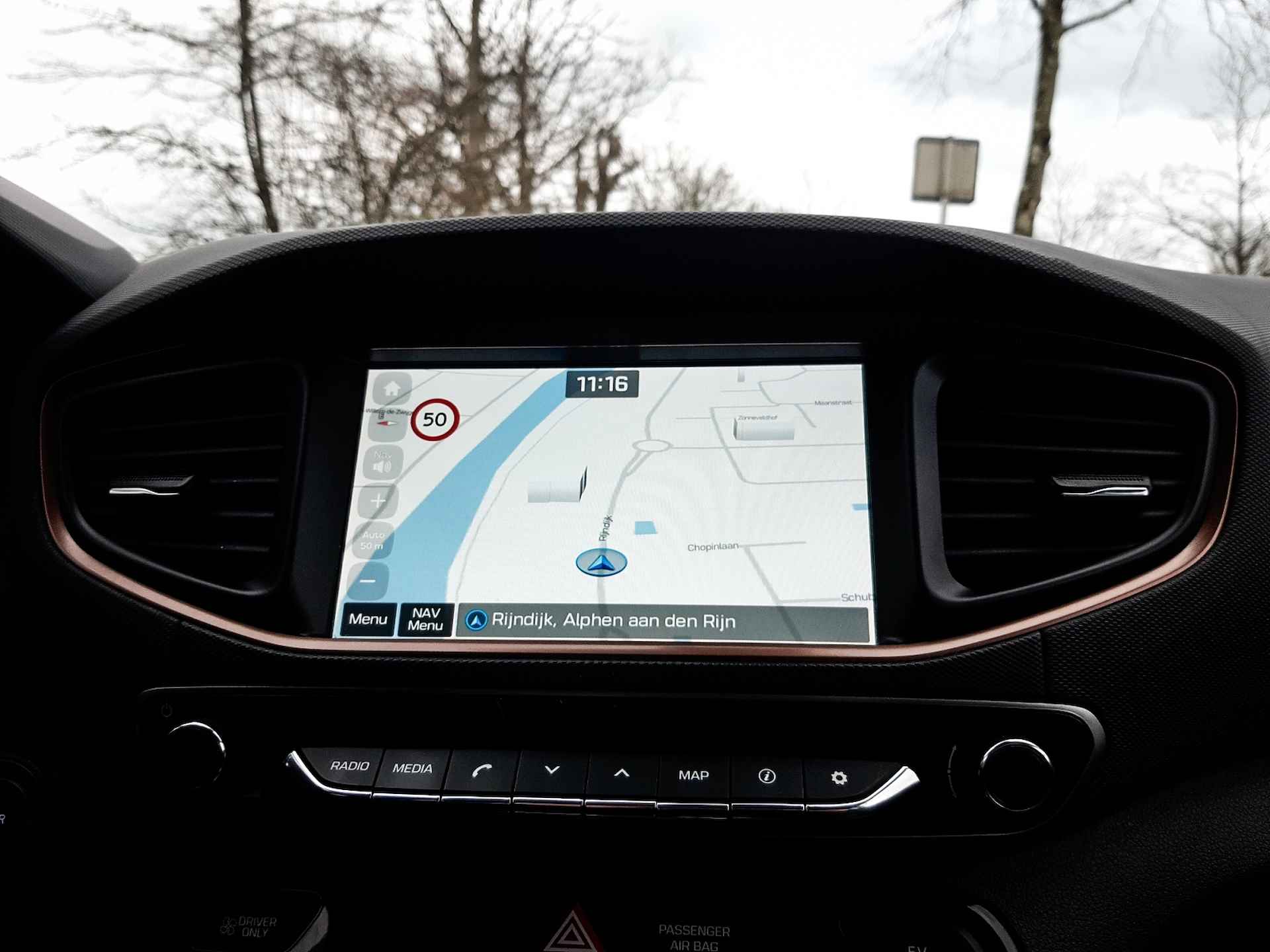 Hyundai IONIQ Comfort EV (120 PK) 1e-Eig, Hyundai-Dealer-Onderh, 12-Mnd-Bovag, Nl-Auto, Keyless-Entry, Adaptieve-Cruisecontrol, Navigatie/Apple-Carplay/Android-Auto, Achteruitrijcamera, Parkeer-Sensoren, L.M.Velgen - 21/39