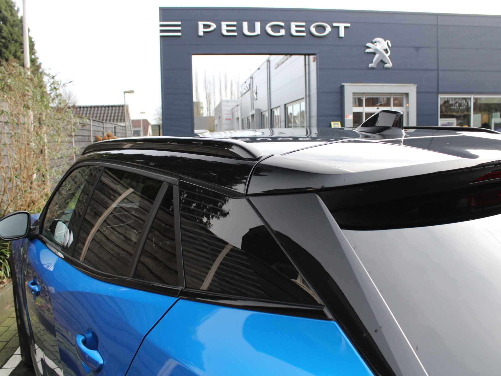 Peugeot e-2008 EV GT 54 kWh 406KM WLTP Navigatie, Camera achter, Parkeerhulp voor & achter, Lichtmetalen velgen, Zwart dak - 9/48