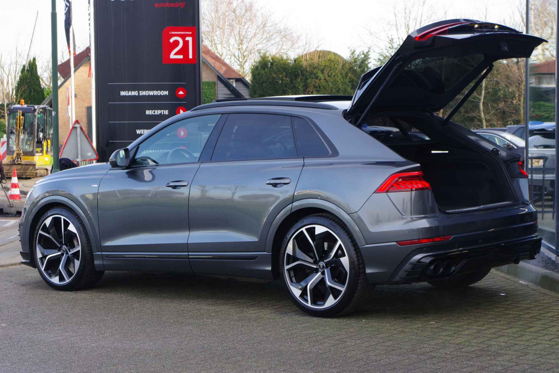 Audi Q8 55 TFSI 340 PK Quattro Pro Line Plus, ABT, Panoramadak, B&O, Elekt. Trekhaak, Luchtvering, Memory - 43/57