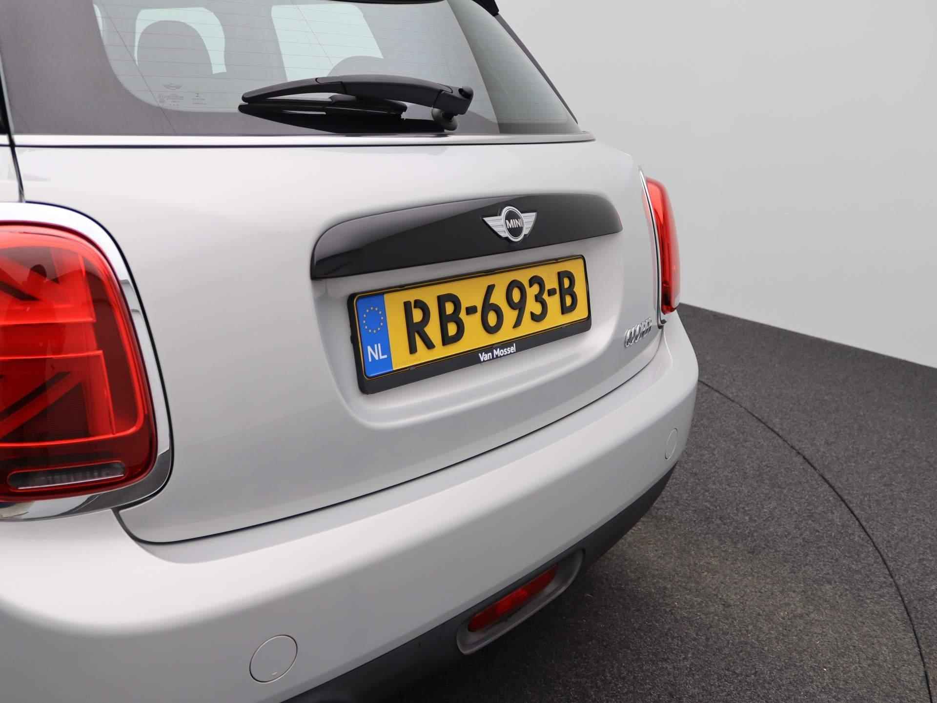 Mini Mini 1.5 Cooper Chili Business | Navigatie | Climate Control | Parkeerhulp  | LED Verlichting | - 35/40