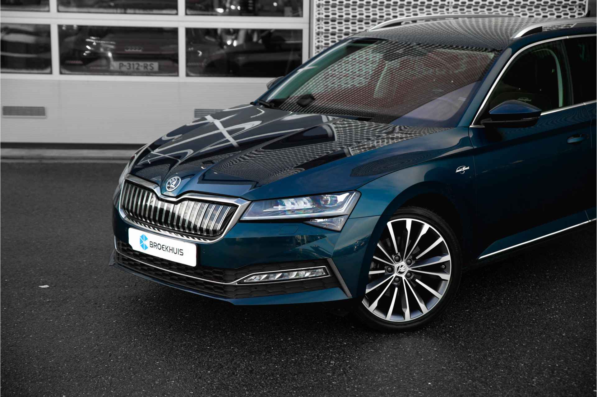 Škoda Superb Combi 1.4 TSI iV Laurin & Klement | Leder interieur | Trekhaak | Adapt. Cruise | 360 Camera - 4/32