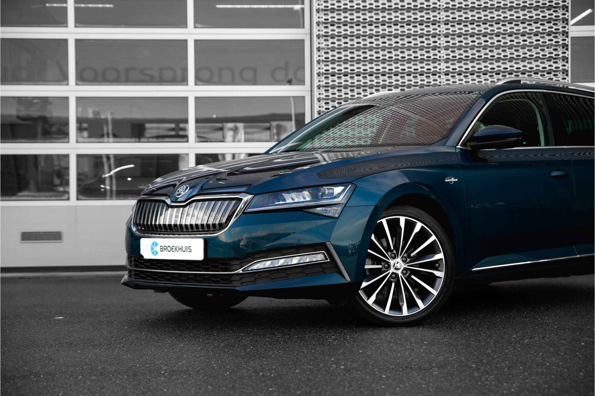 Škoda Superb Combi 1.4 TSI iV Laurin & Klement | Leder interieur | Trekhaak | Adapt. Cruise | 360 Camera - 18/32