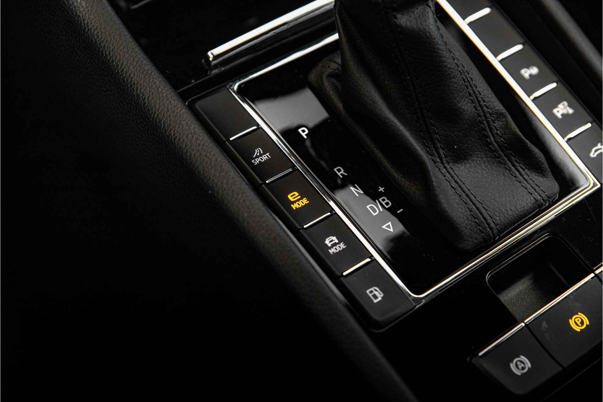 Škoda Superb Combi 1.4 TSI iV Laurin & Klement | Leder interieur | Trekhaak | Adapt. Cruise | 360 Camera - 22/32