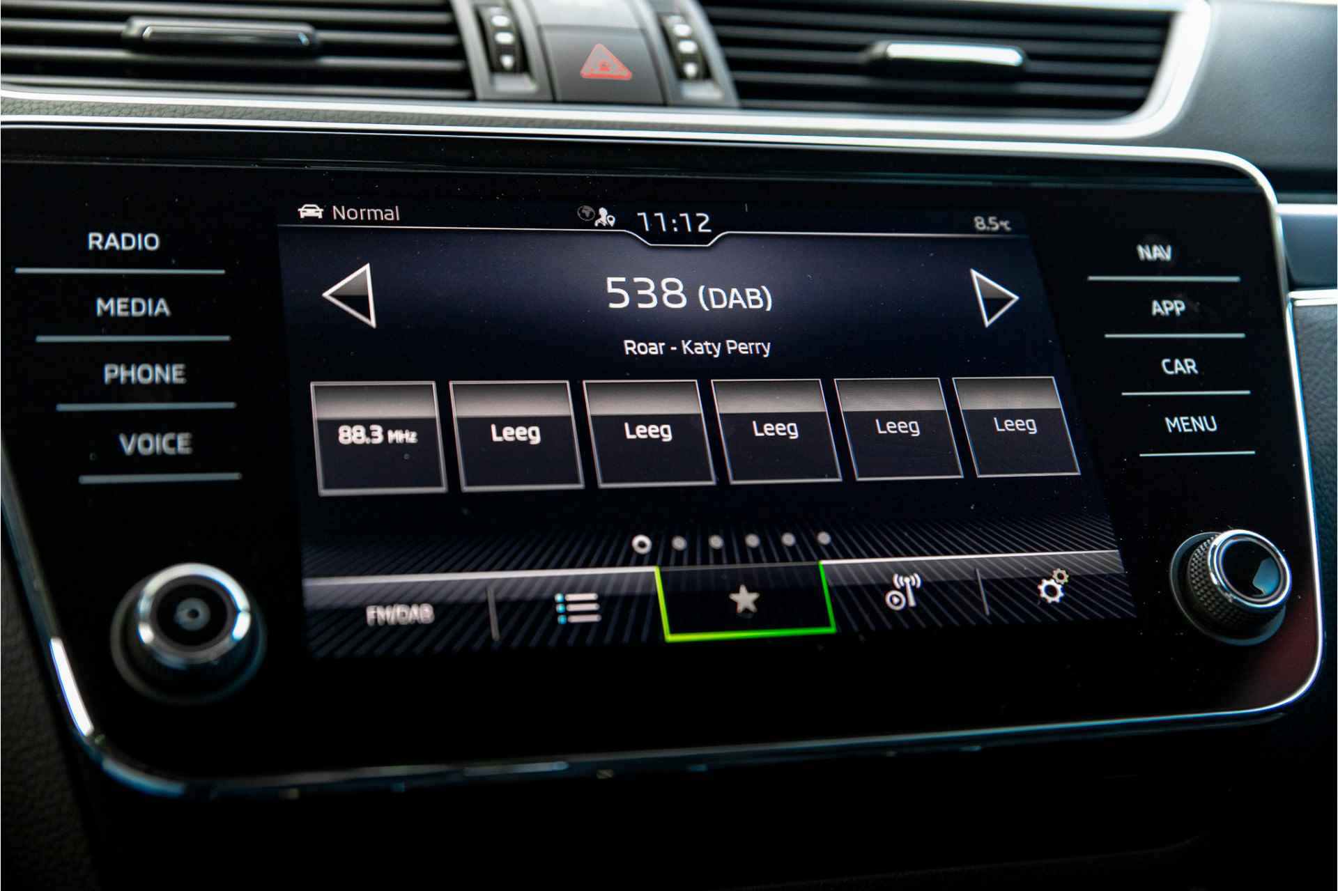 Škoda Superb Combi 1.4 TSI iV Laurin & Klement | Leder interieur | Trekhaak | Adapt. Cruise | 360 Camera - 29/32