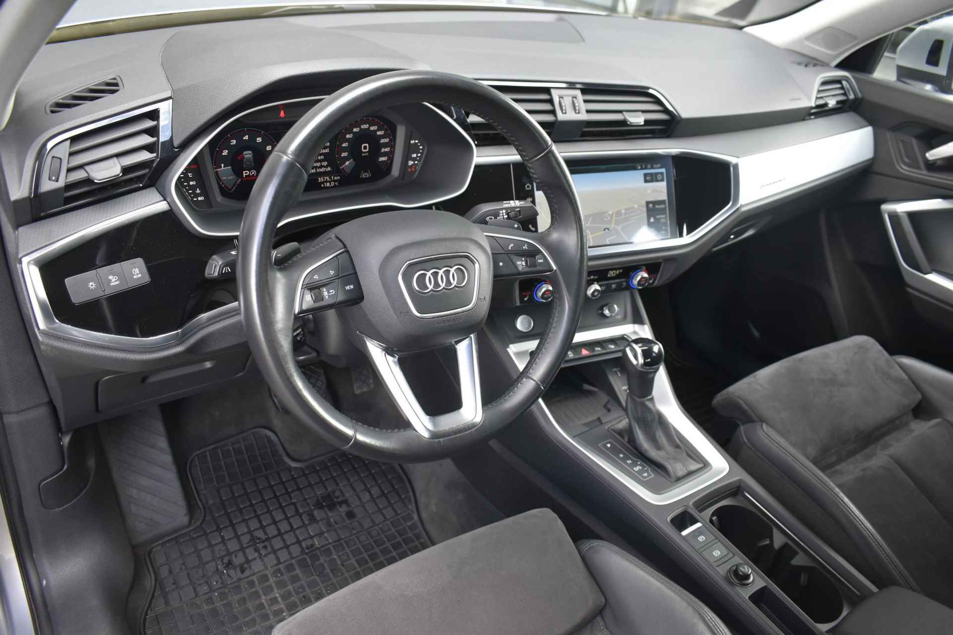 Audi Q3 40 TFSI quattro Advanced Pro Line Business / Virtual / Matrix / Sportstoelen / Trekhaak - 3/48