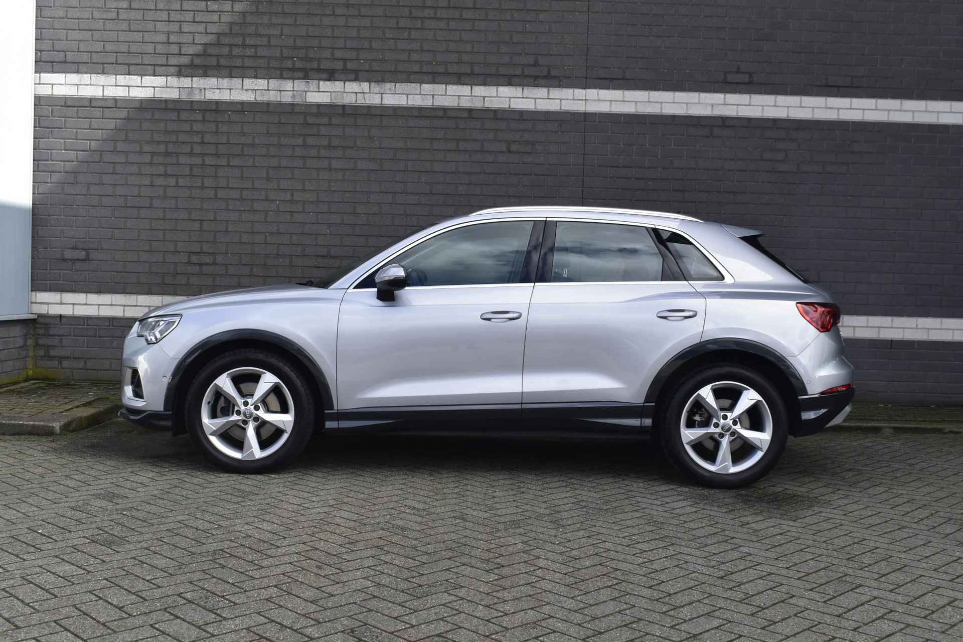 Audi Q3 40 TFSI quattro Advanced Pro Line Business / Virtual / Matrix / Sportstoelen / Trekhaak - 4/48