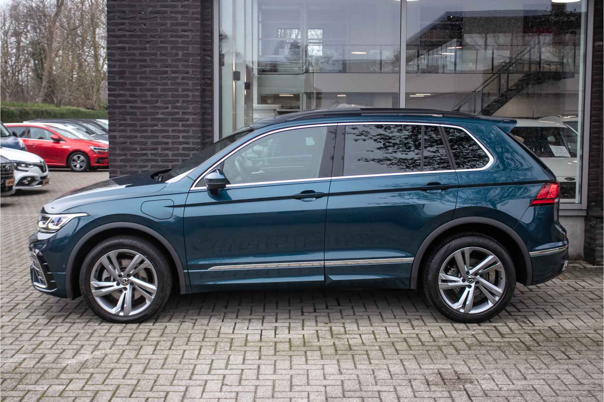 Volkswagen Tiguan 1.4 TSI eHybrid R-Line Business+ - All-in rijklrprs | Navi | Panodak | Camera - 2/46