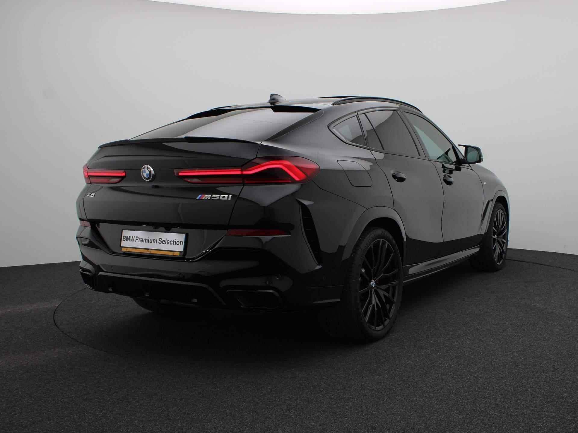 BMW X6 M50i  High Executive | M Sportuitlaat | Comfort Access | Soft Close | Panorama-Glasdak Sky Lounge | Driving Assistant Professional | Laserlicht | Head-Up Display | Harman Kardon | 22'' - 2/36