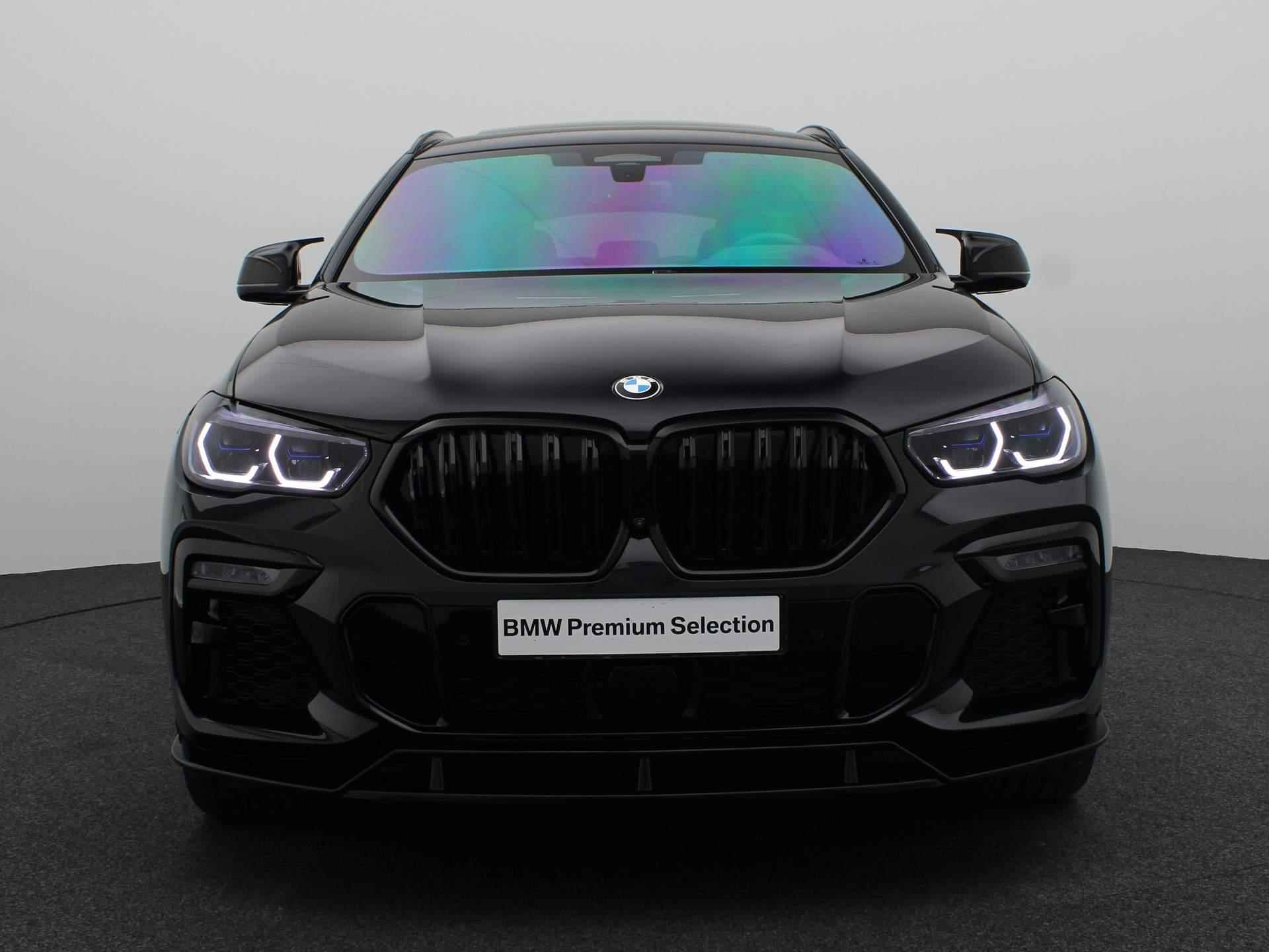 BMW X6 M50i  High Executive | M Sportuitlaat | Comfort Access | Soft Close | Panorama-Glasdak Sky Lounge | Driving Assistant Professional | Laserlicht | Head-Up Display | Harman Kardon | 22'' - 3/36