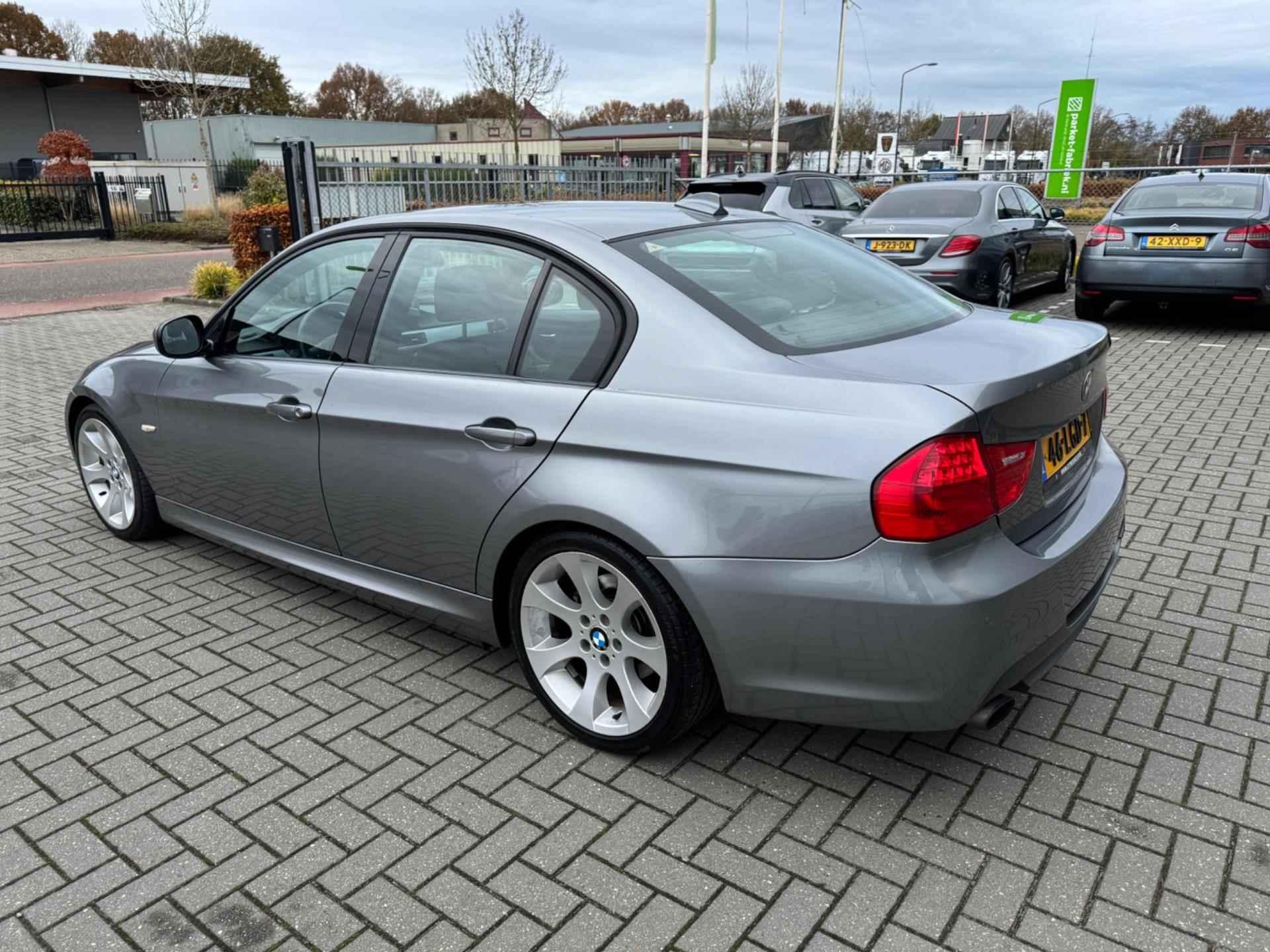 BMW 3-serie 318i Business Line Sport - 8/25