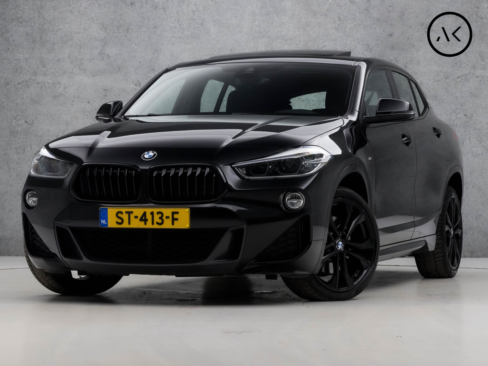 BMW X2 sDrive20i M Sport 192Pk Automaat (PANORAMADAK, M PAKKET, SFEERVERLICHTING, ALCANTARA SPORTSTOELEN, NAVIGATIE, DIGITAL COCKPIT, ELEK ACHTERKLEP, ZWART HEMEL, NIEUWSTAAT)