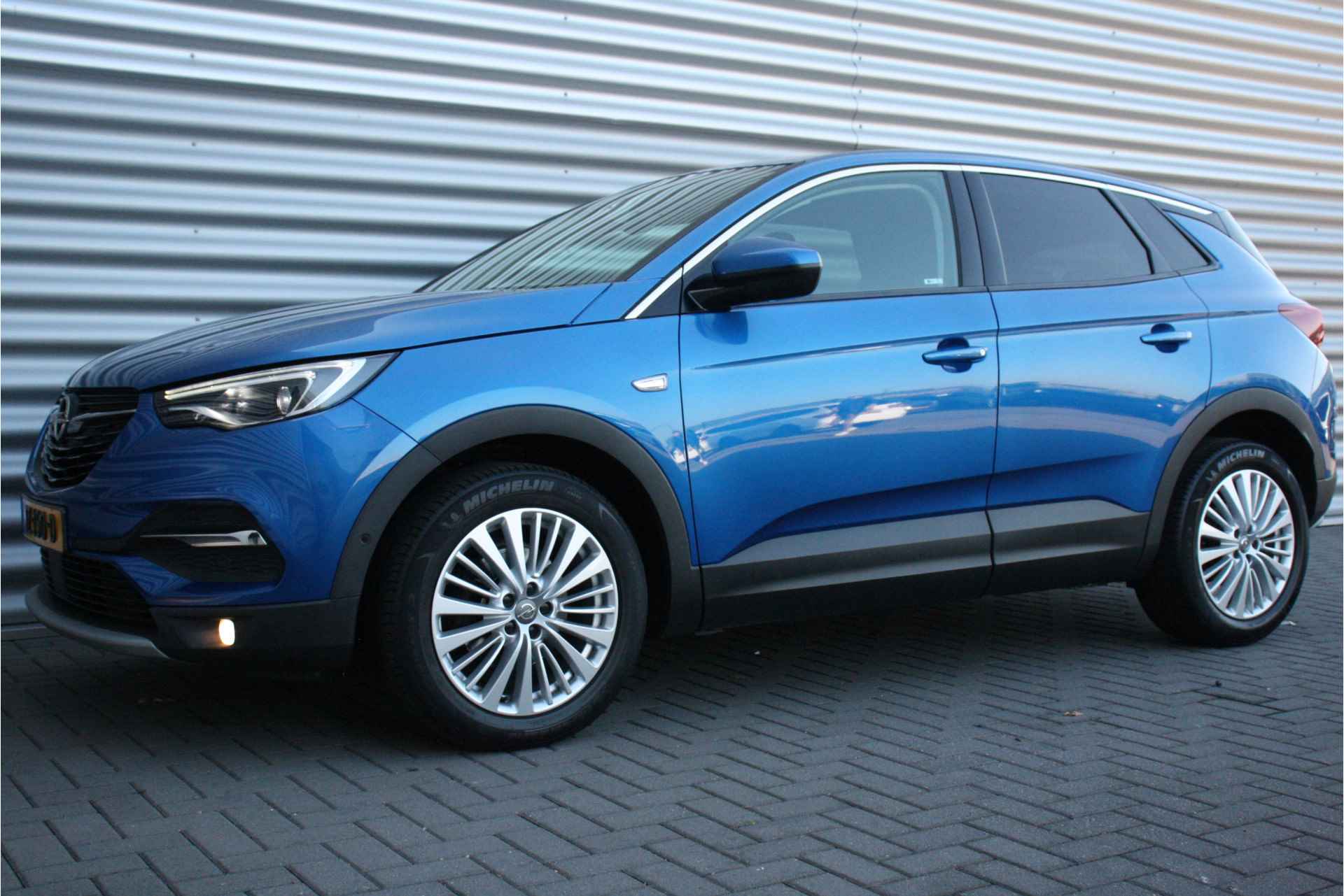 Opel Grandland X 1.2 TURBO 130PK INNOVATION+ / NAVI / LEDER / CLIMA / AGR / PDC / 18" LMV / KEYLESS / LED-MATRIX / WINTERPAKKET / BLUETOOTH / CRU - 6/41