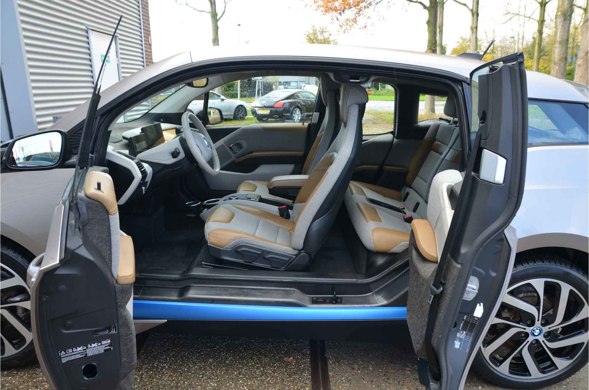 BMW i3 22 kWh CCS, Panoramadak, Warmtepomp, 2.000,- SEPP Subsidie! - 8/30