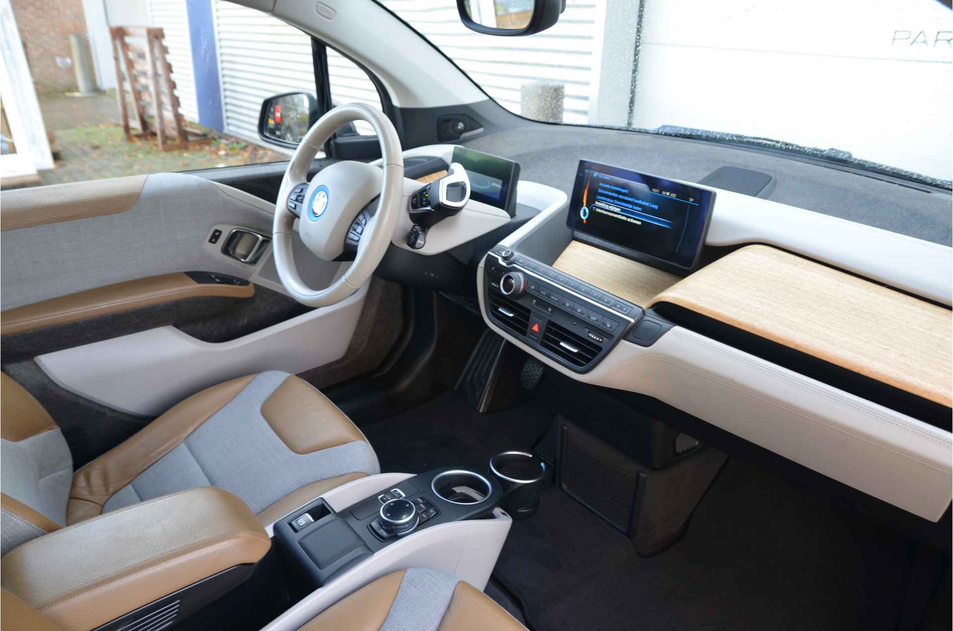 BMW i3 22 kWh CCS, Panoramadak, Warmtepomp, 2.000,- SEPP Subsidie! - 12/30