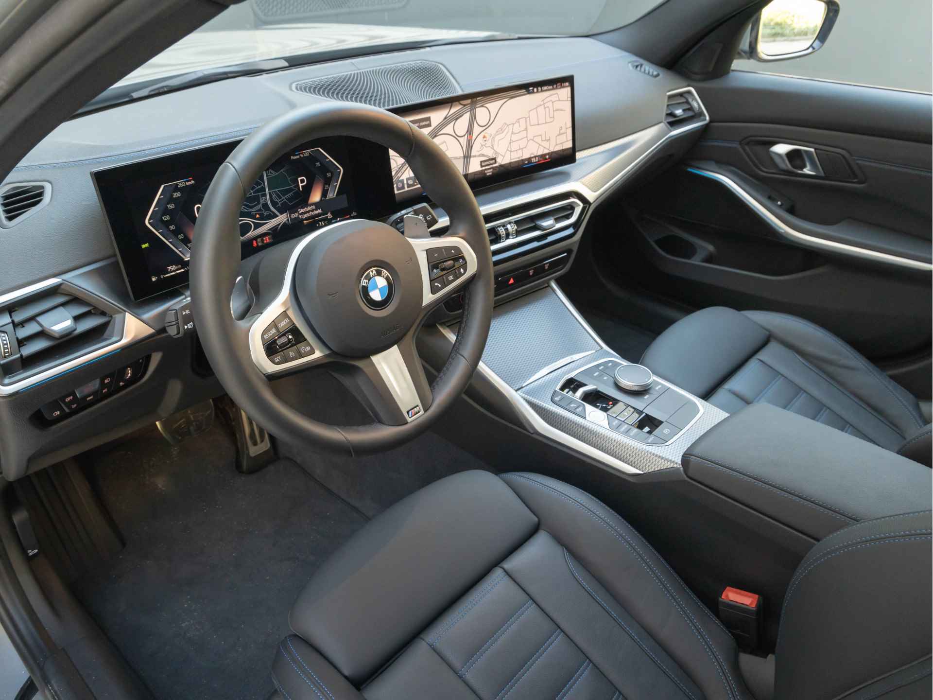 BMW 3 Serie Touring 318i M-Sport - Pano - Trekhaak - Widescreen - Hifi - Camera - 13/41