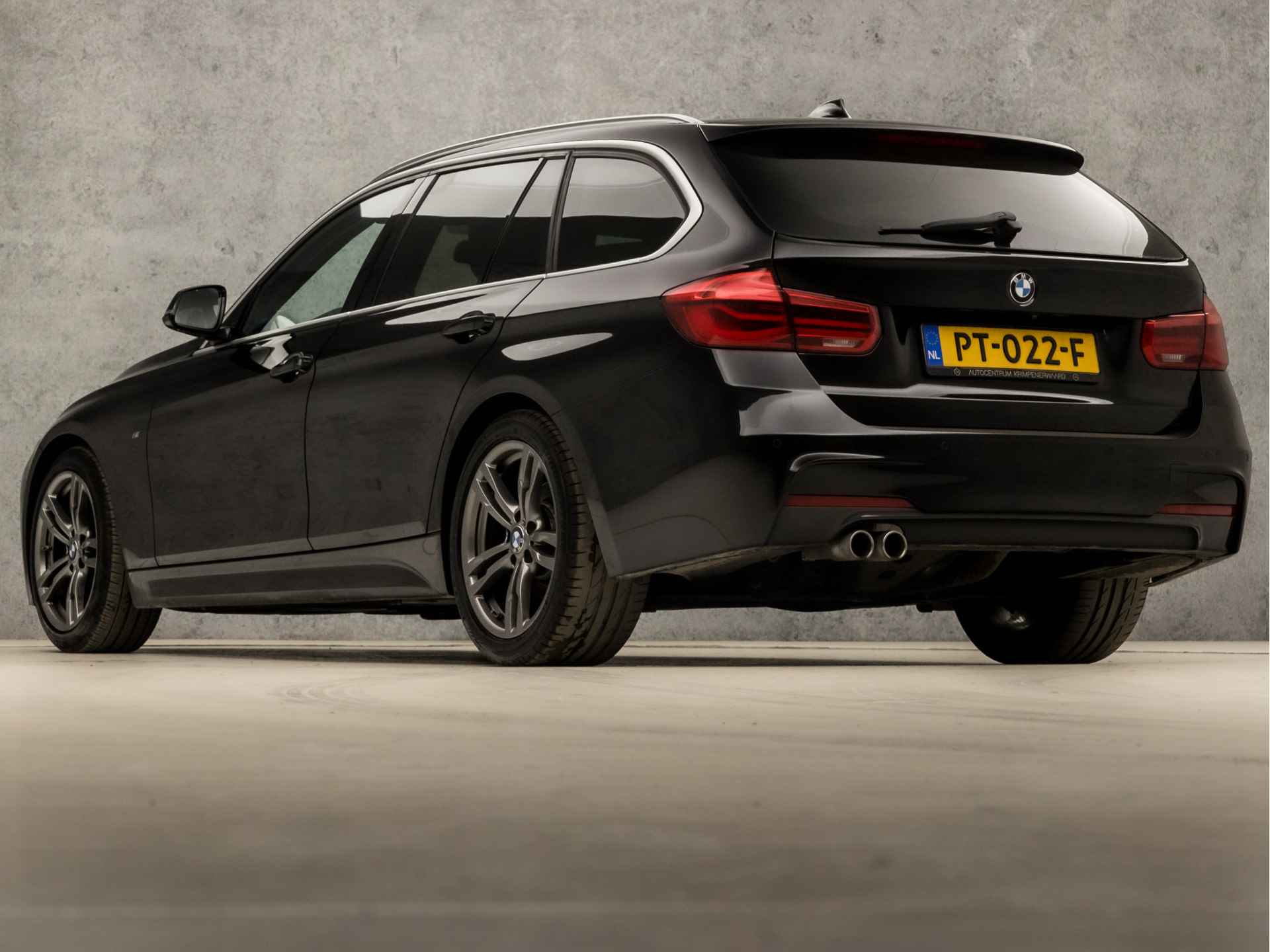 BMW 3 Serie Touring 320d High Executive M Sport 191Pk Automaat (PANORAMADAK, M PAKKET, GROOT NAVI, CLIMATE, GETINT GLAS, LEDEREN SPORTSTOELEN, CAMERA, NIEUWE APK, LED KOPLAMPEN, NIEUWSTAAT) - 3/36