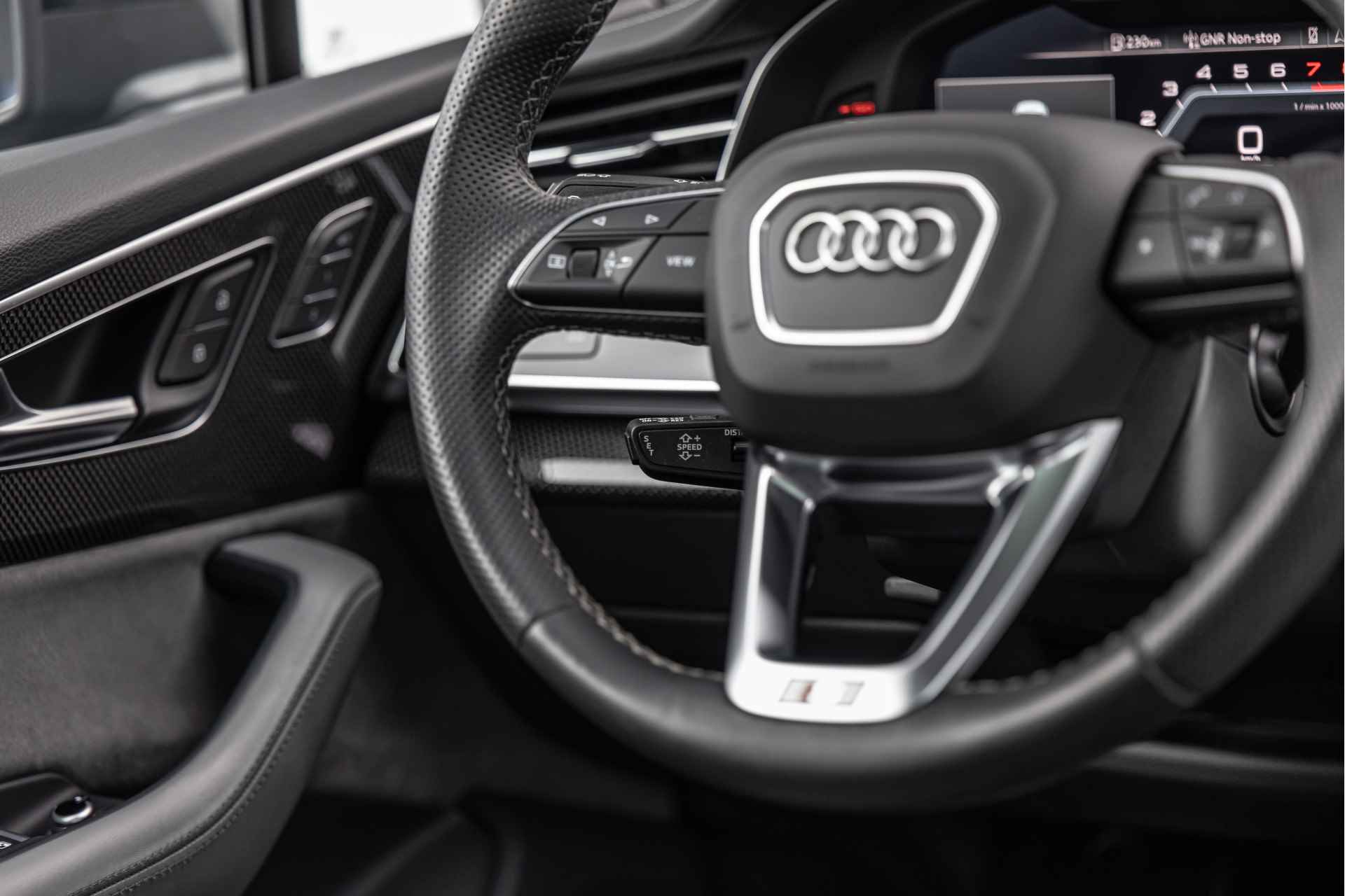 Audi SQ7 4.0 TFSI 507pk Quattro B&O Advanced HuD Pano Nachtzicht 4-wielsturing S-stoelen - 27/44