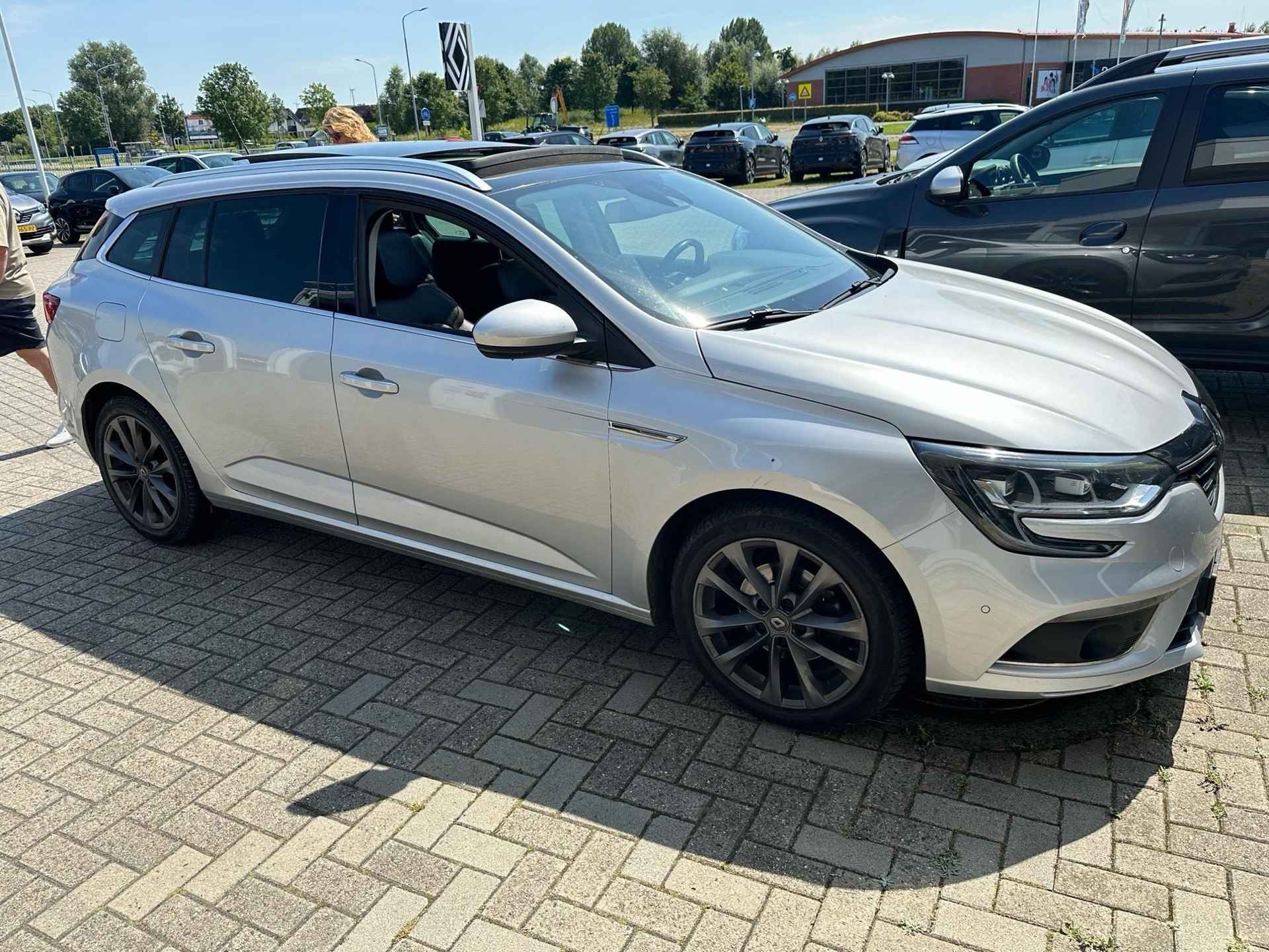 Renault Mégane Estate 130 TCe Série Signature Exclusive - 2/12