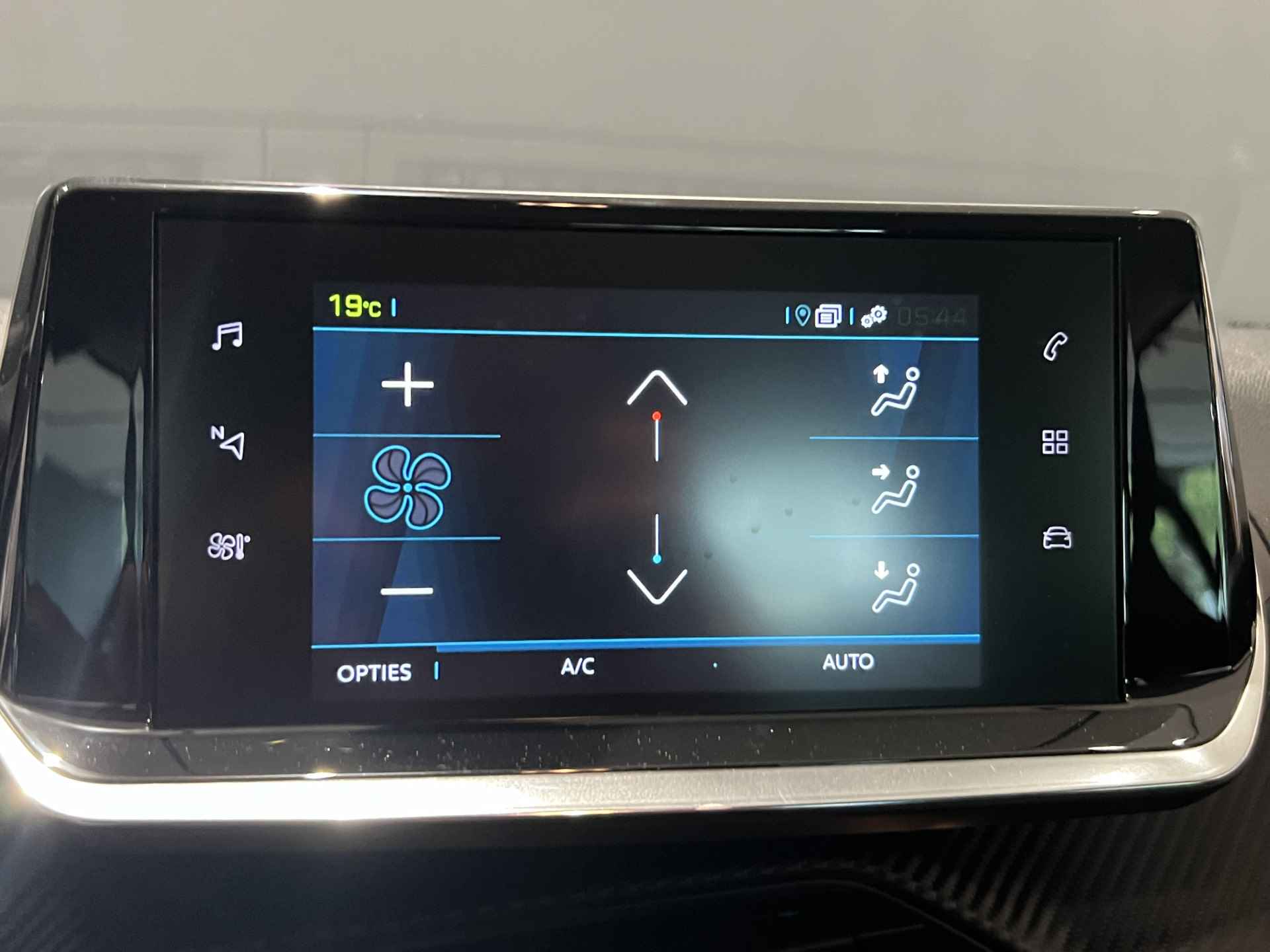 Peugeot e-208 EV Active 50 kWh | Navigatie | Camera | Climate control | Carplay | Sensoren - 32/37